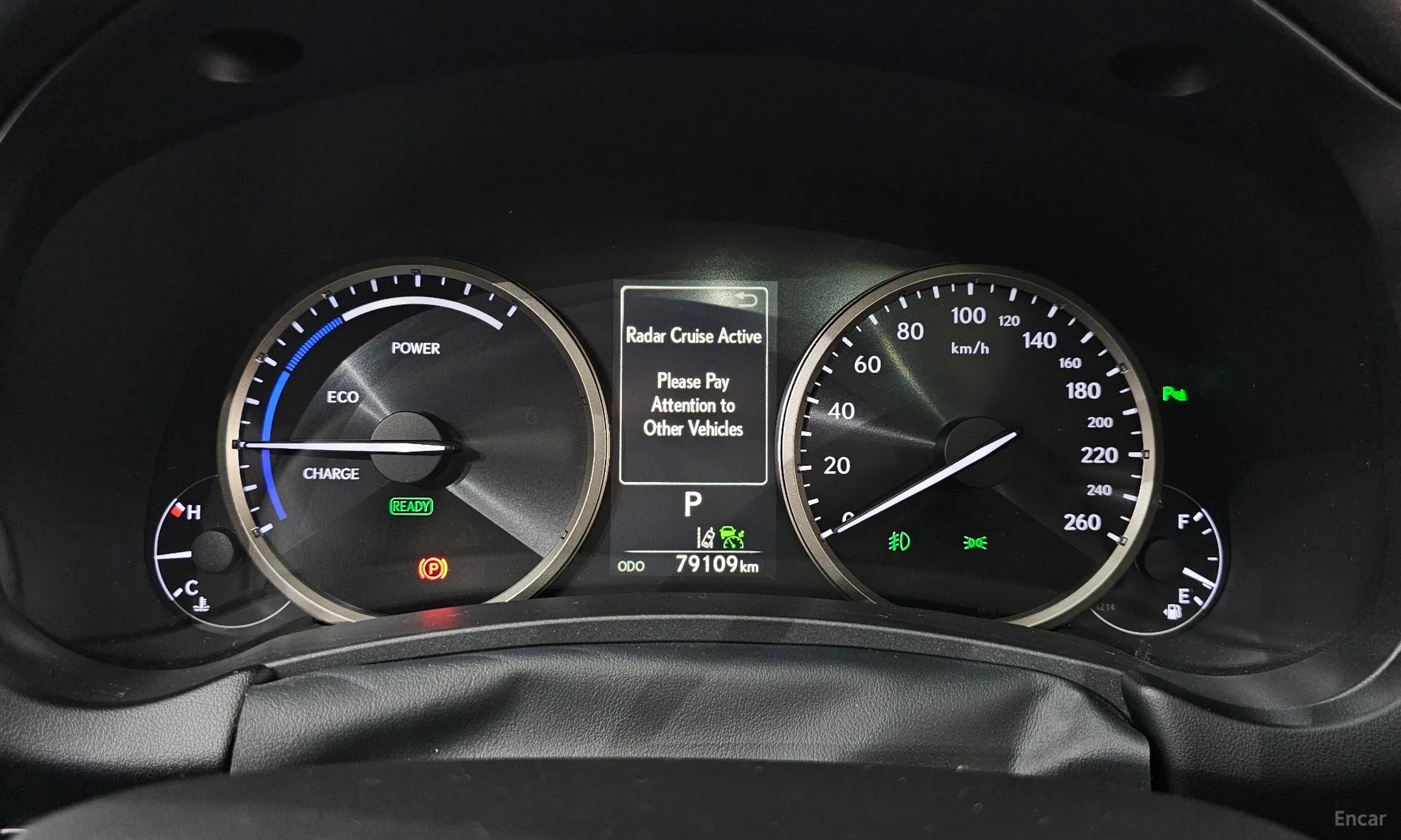 Lexus NX300h превью 8