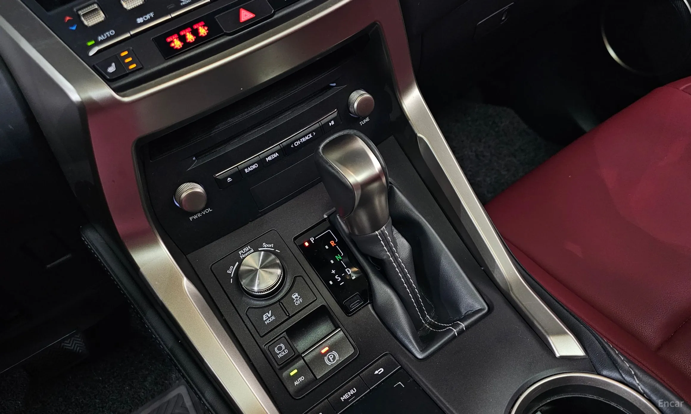 Lexus NX300h превью 9