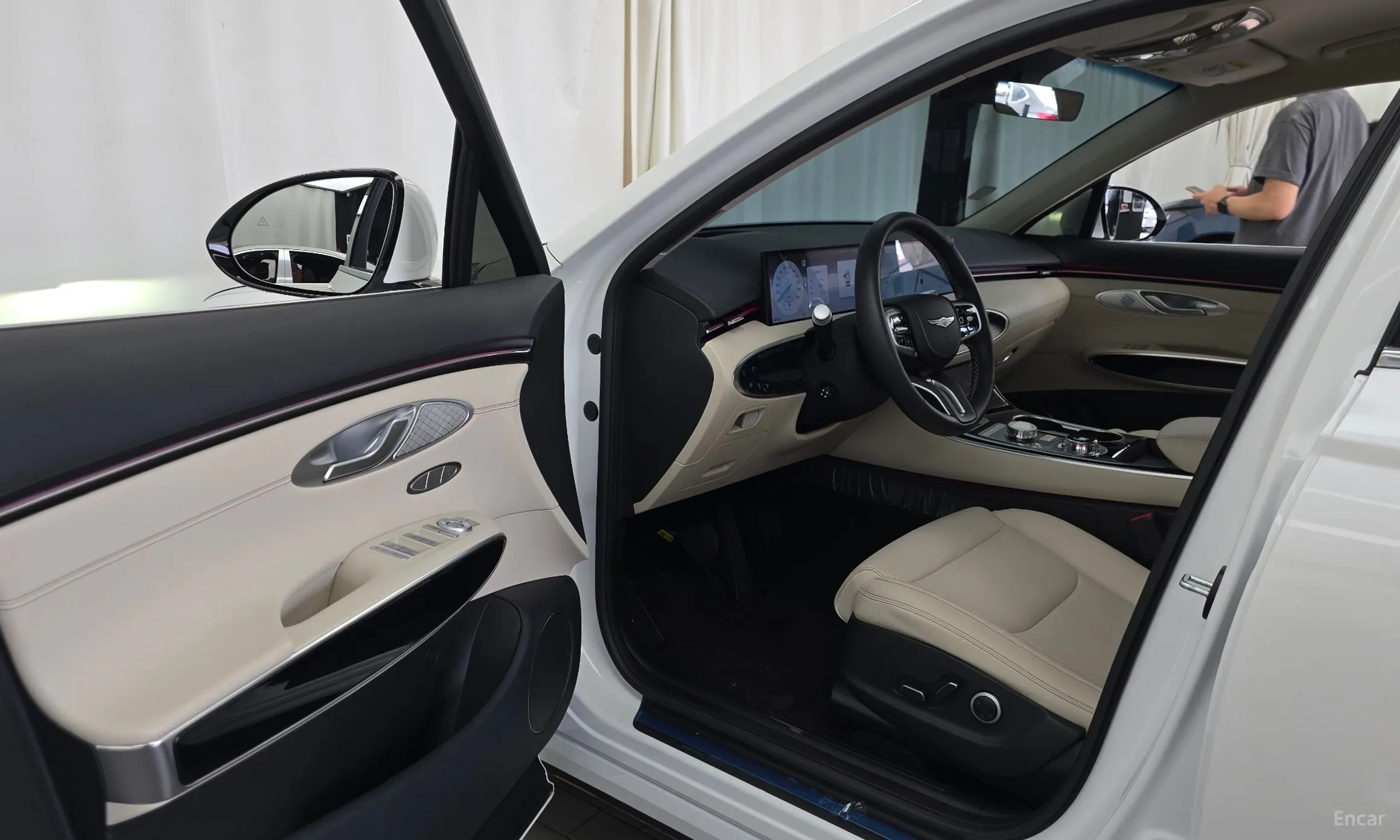 Genesis GV70 превью 10
