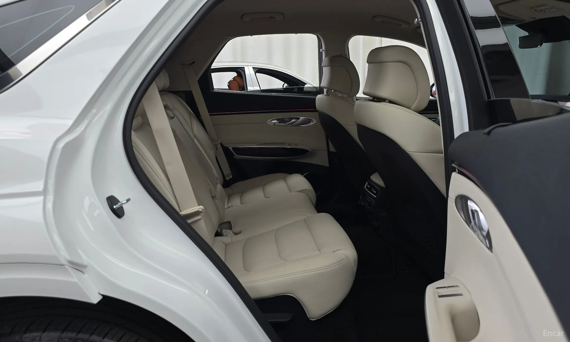 Genesis GV70 превью 11