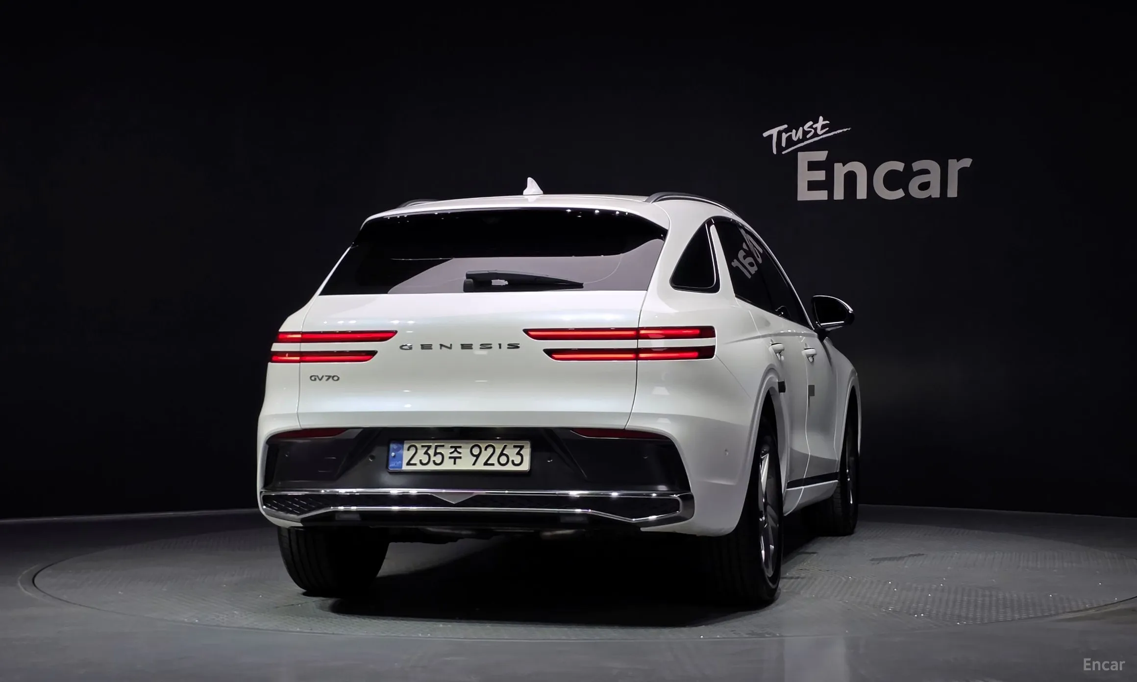 Genesis GV70 превью 4