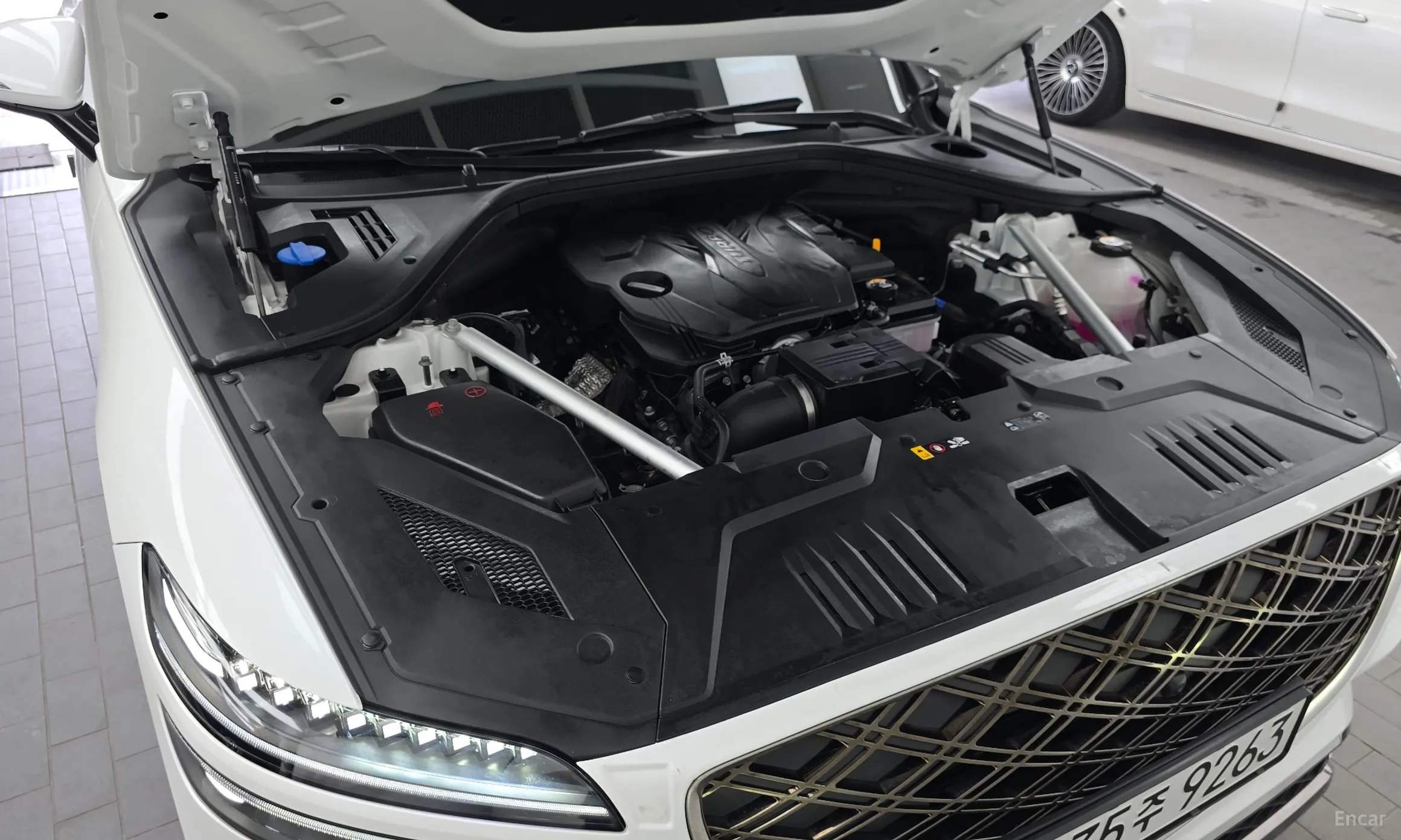 Genesis GV70 превью 6