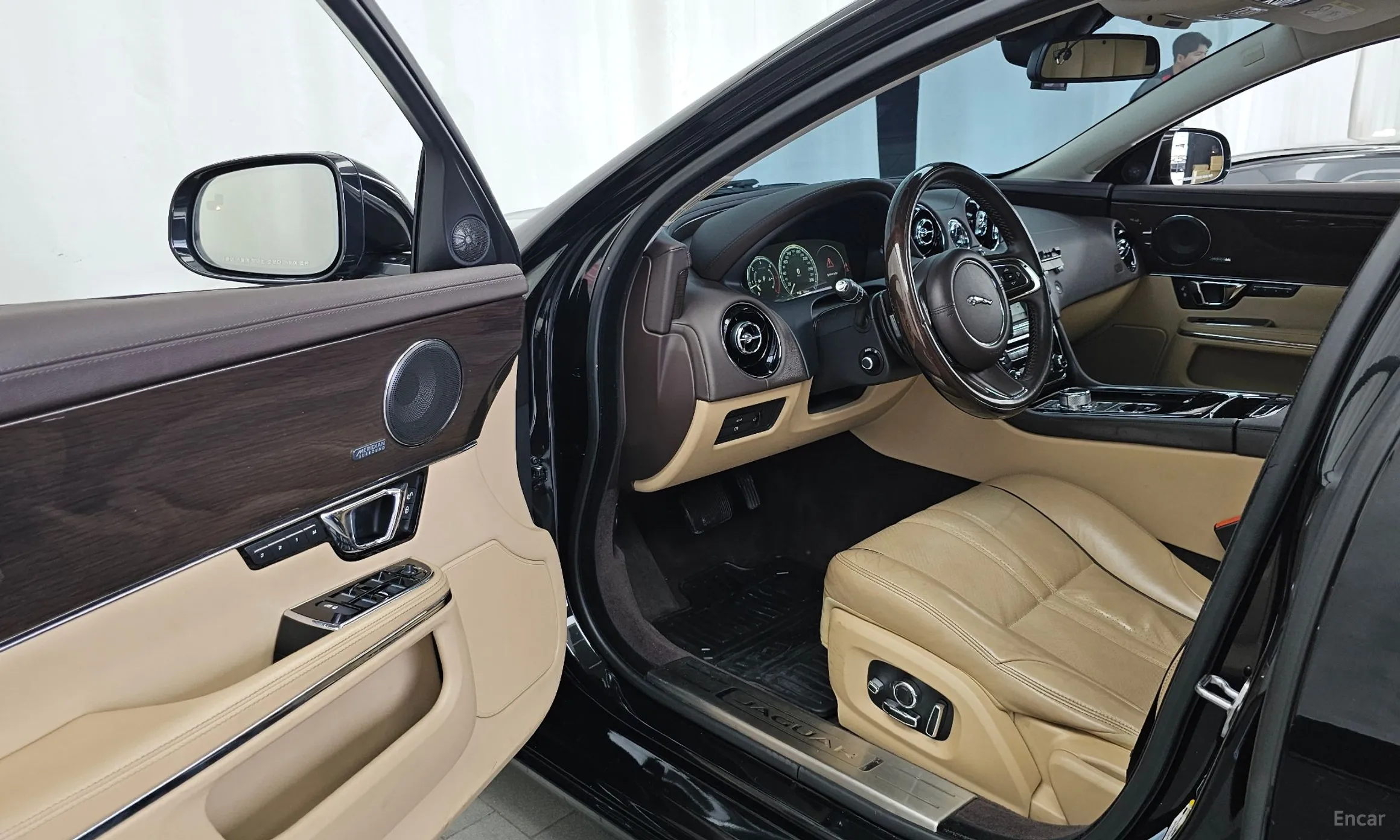 Jaguar All New XJ превью 10