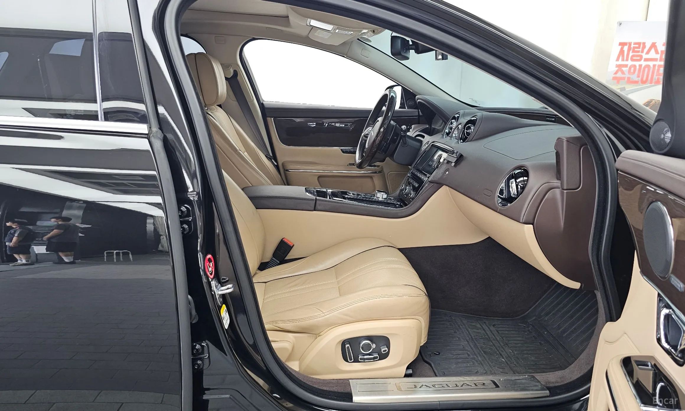 Jaguar All New XJ превью 11