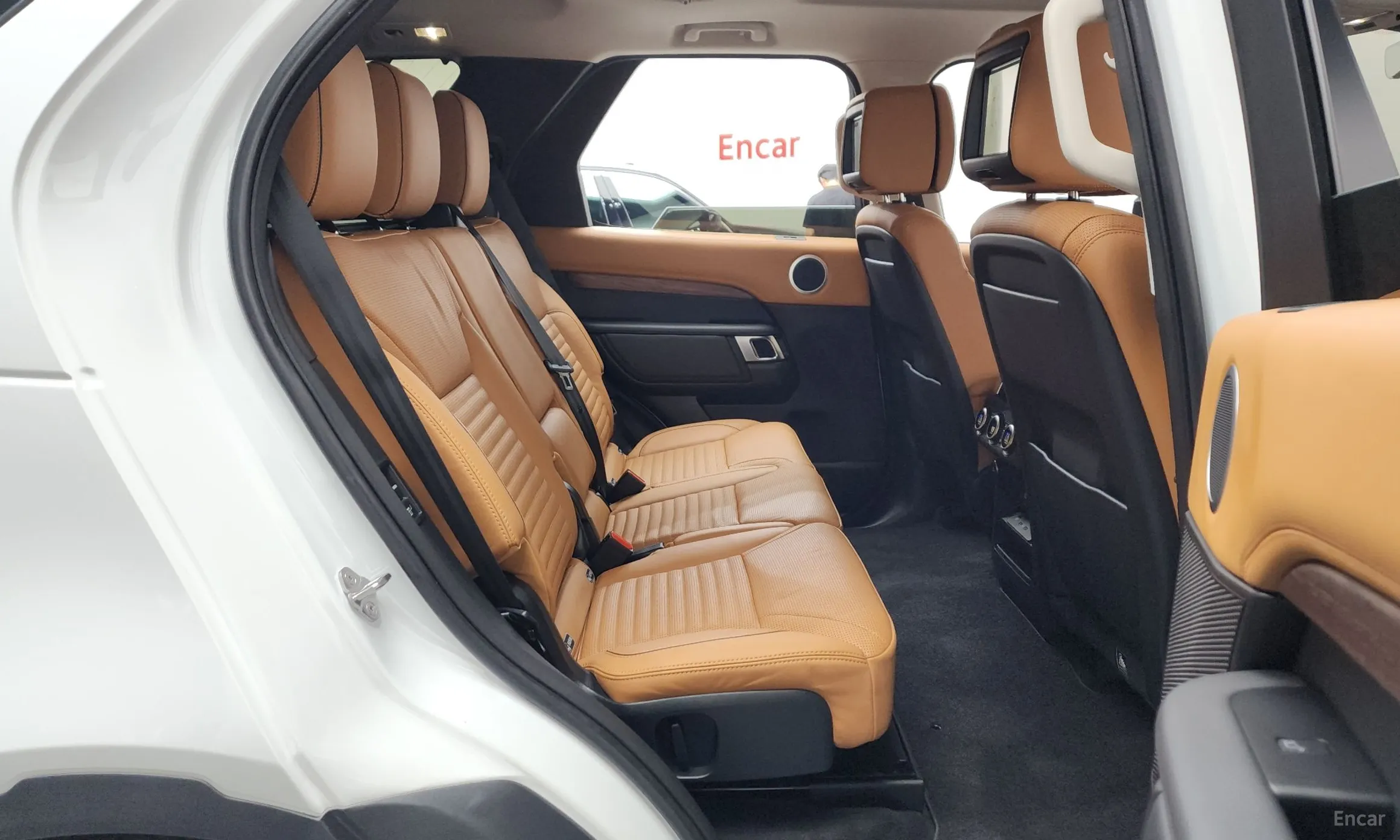Land Rover Discovery 5 превью 11