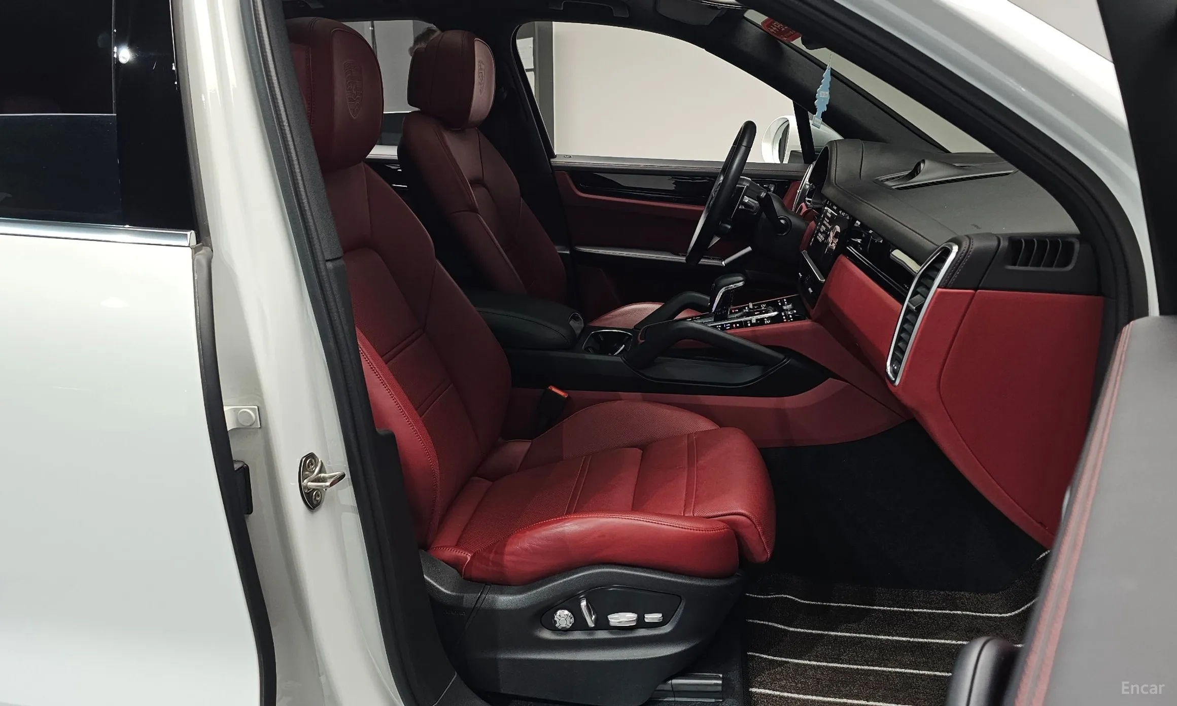 Porsche Cayenne (PO536) превью 12