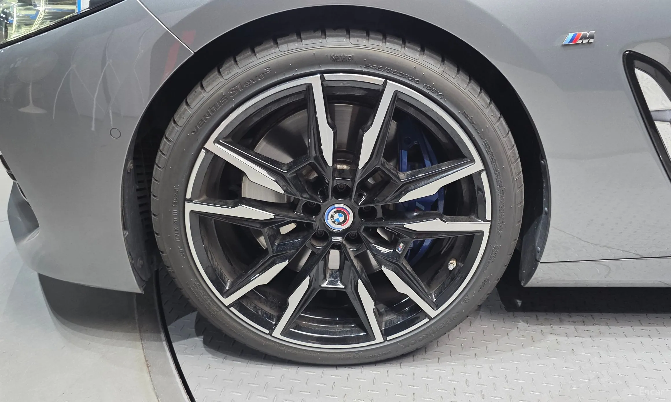 BMW 8-series (G15) превью 5