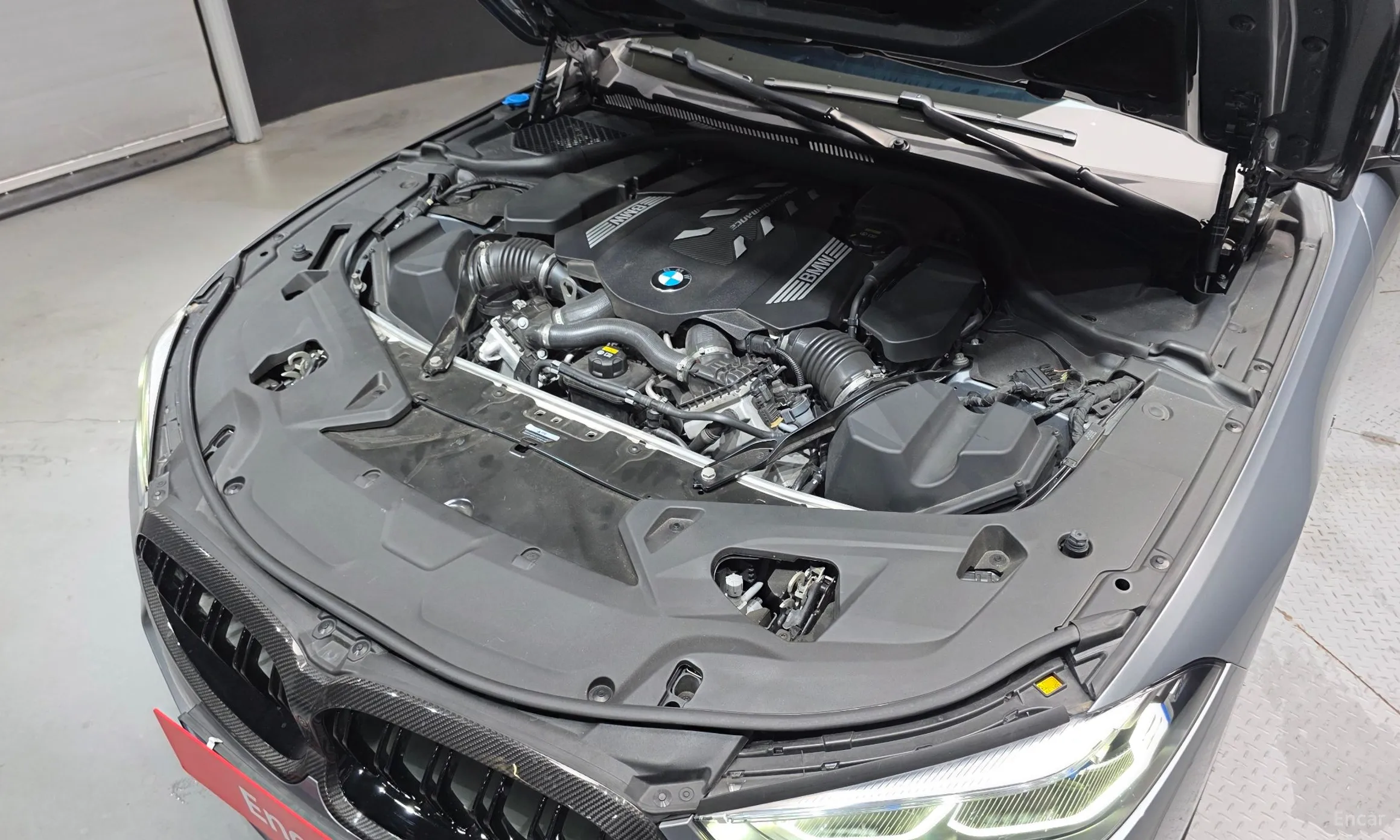 BMW 8-series (G15) превью 6