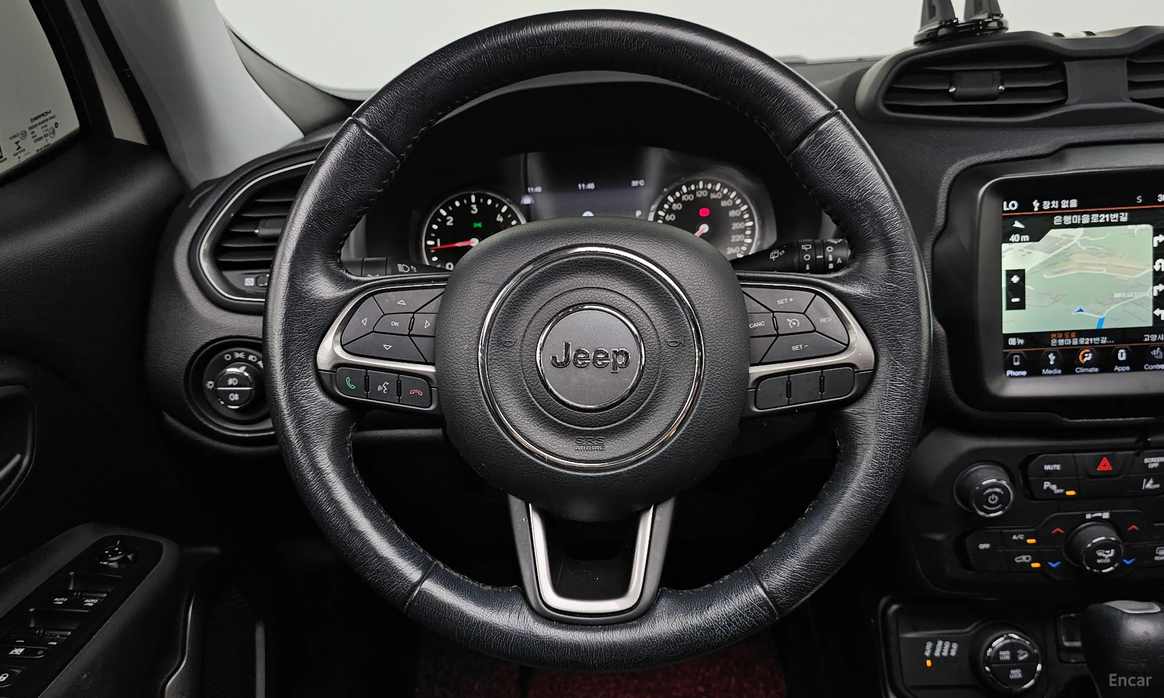 Jeep Renegade превью 13