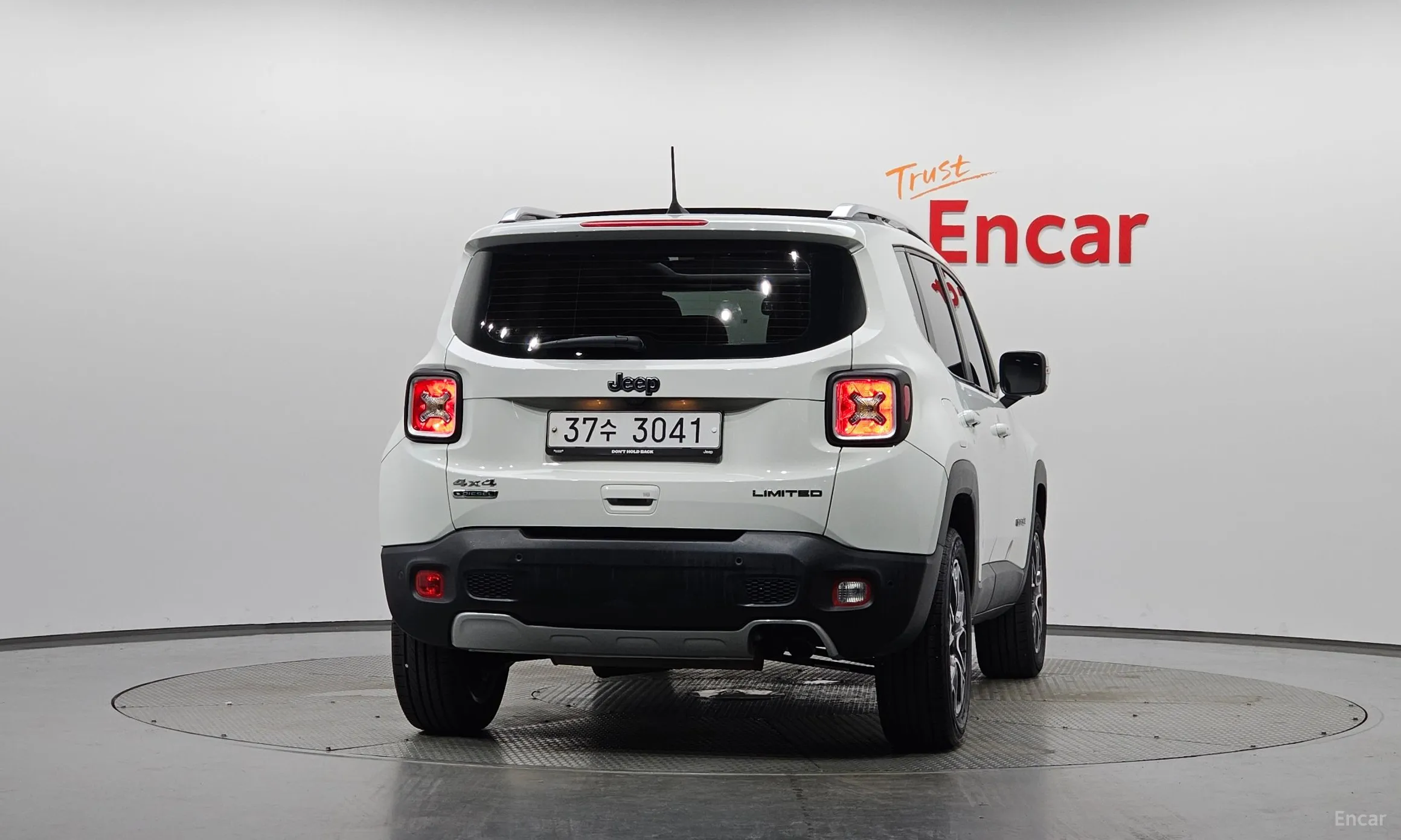 Jeep Renegade превью 4