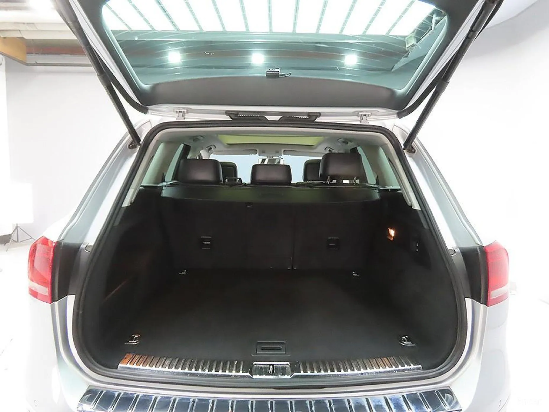 Volkswagen New Touareg превью 9