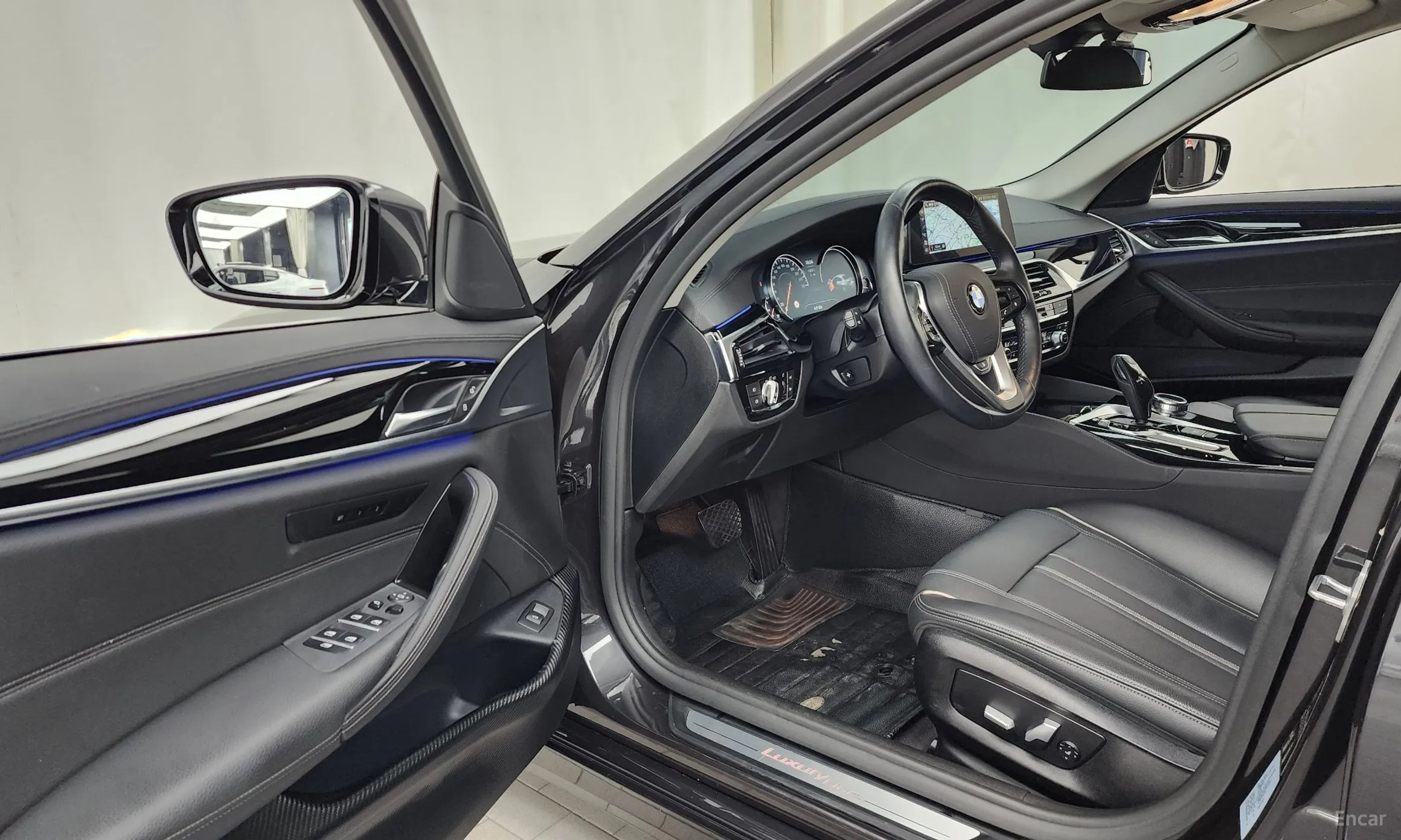 BMW 5 Series (G30) превью 10