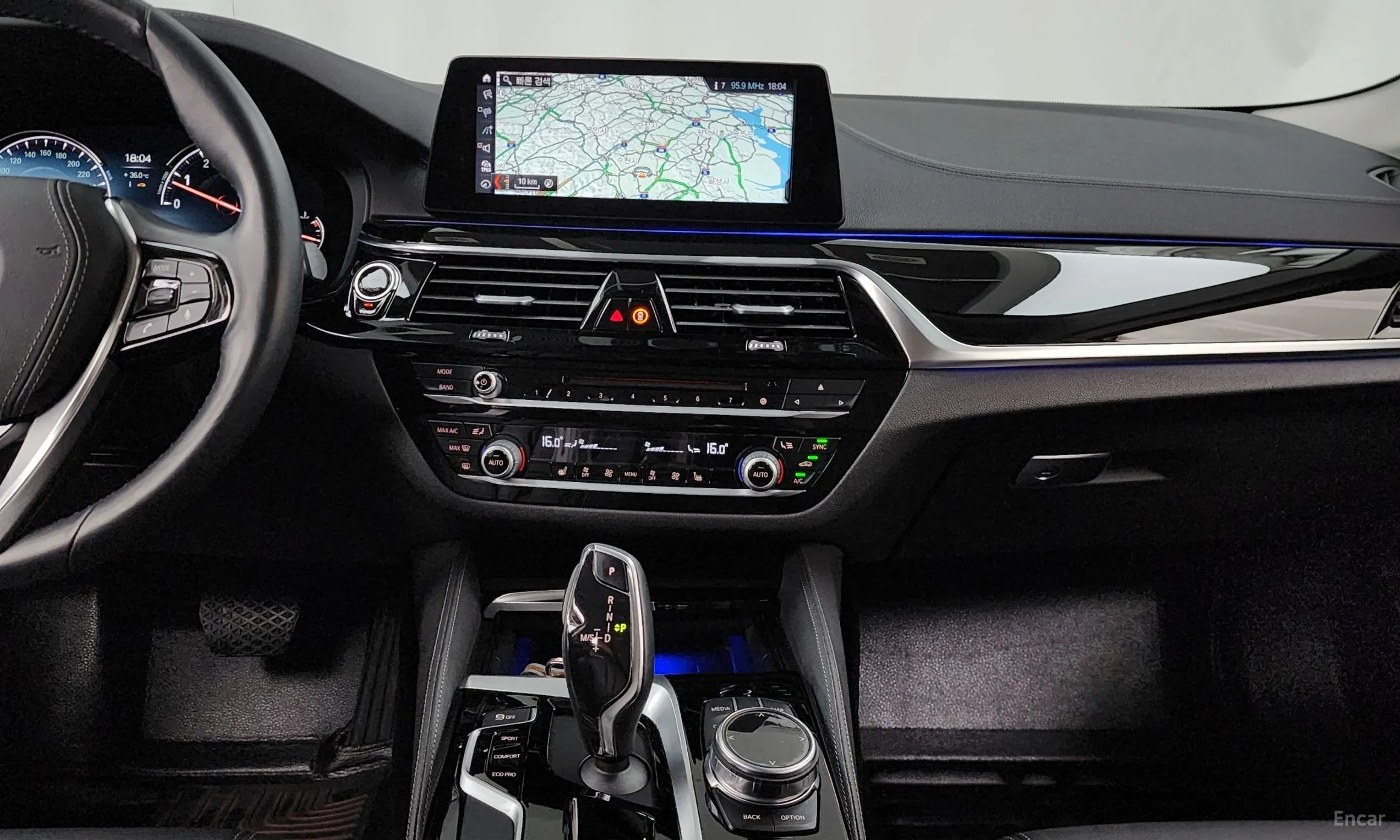 BMW 5 Series (G30) превью 14