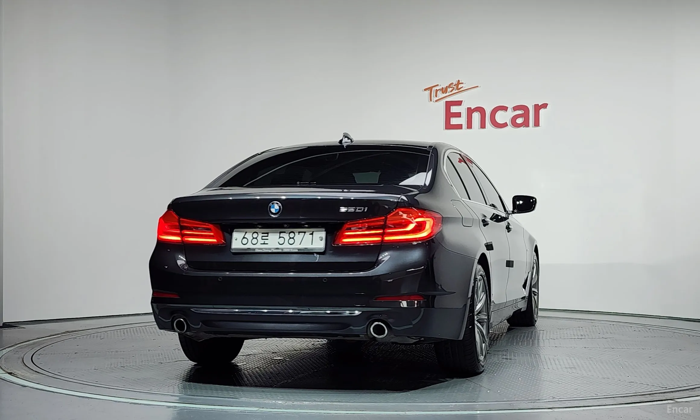 BMW 5 Series (G30) превью 4