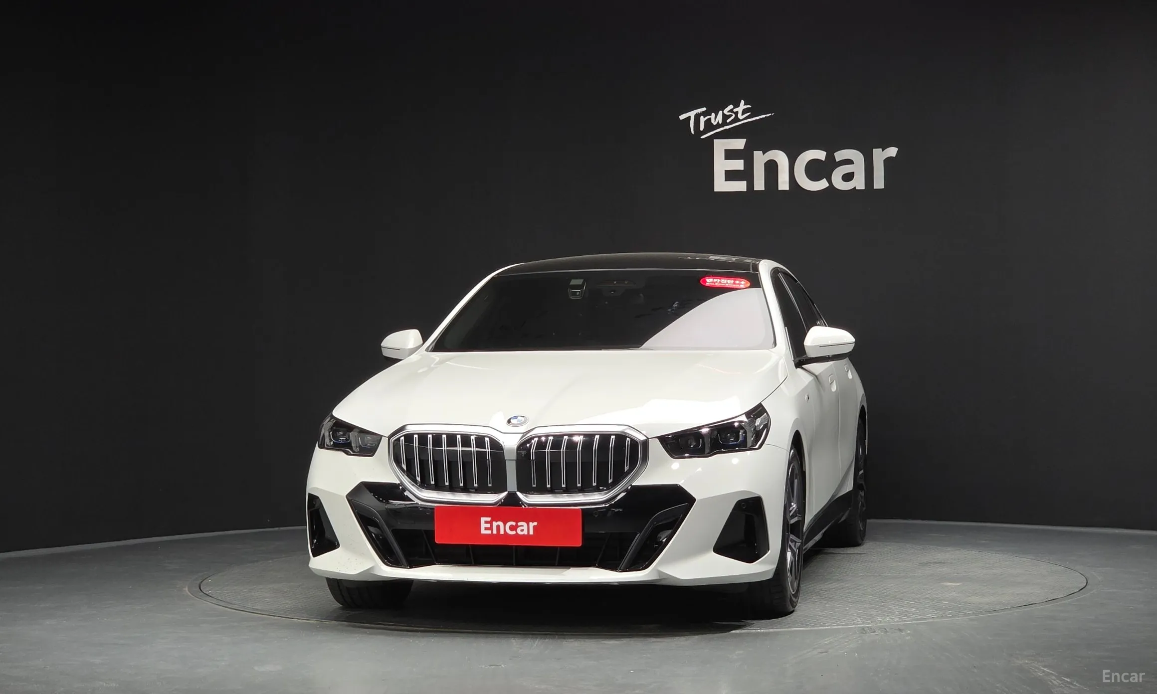 BMW 5 Series (G60) превью 3
