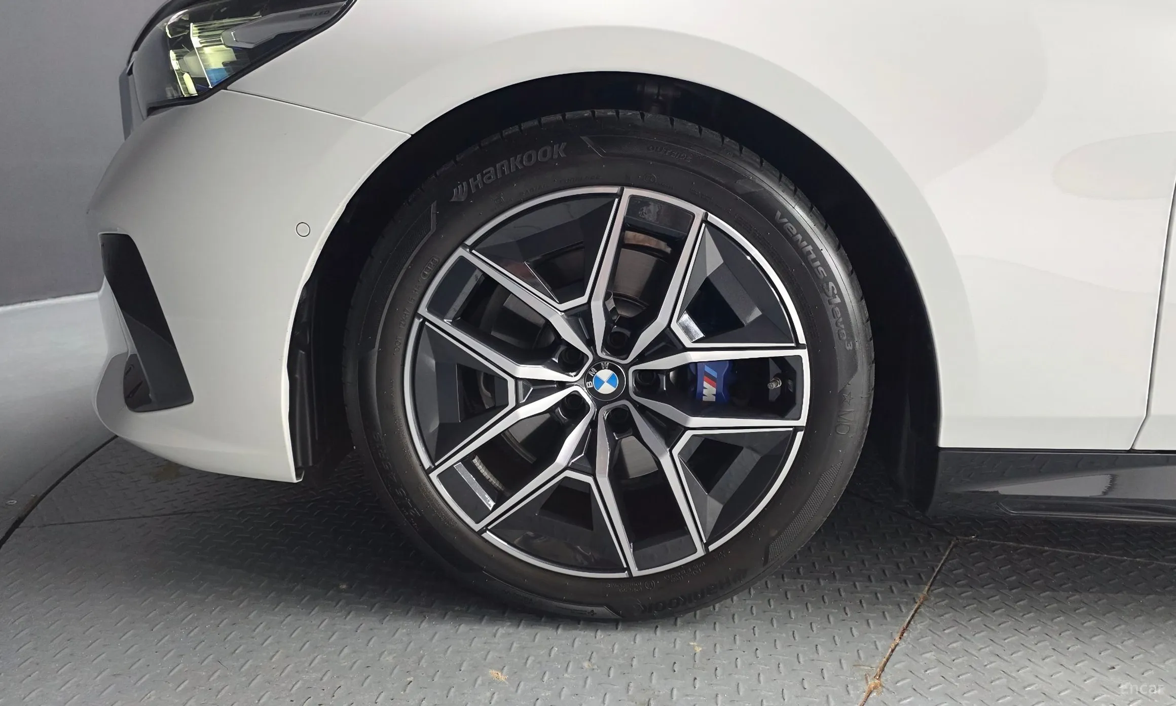 BMW 5 Series (G60) превью 5