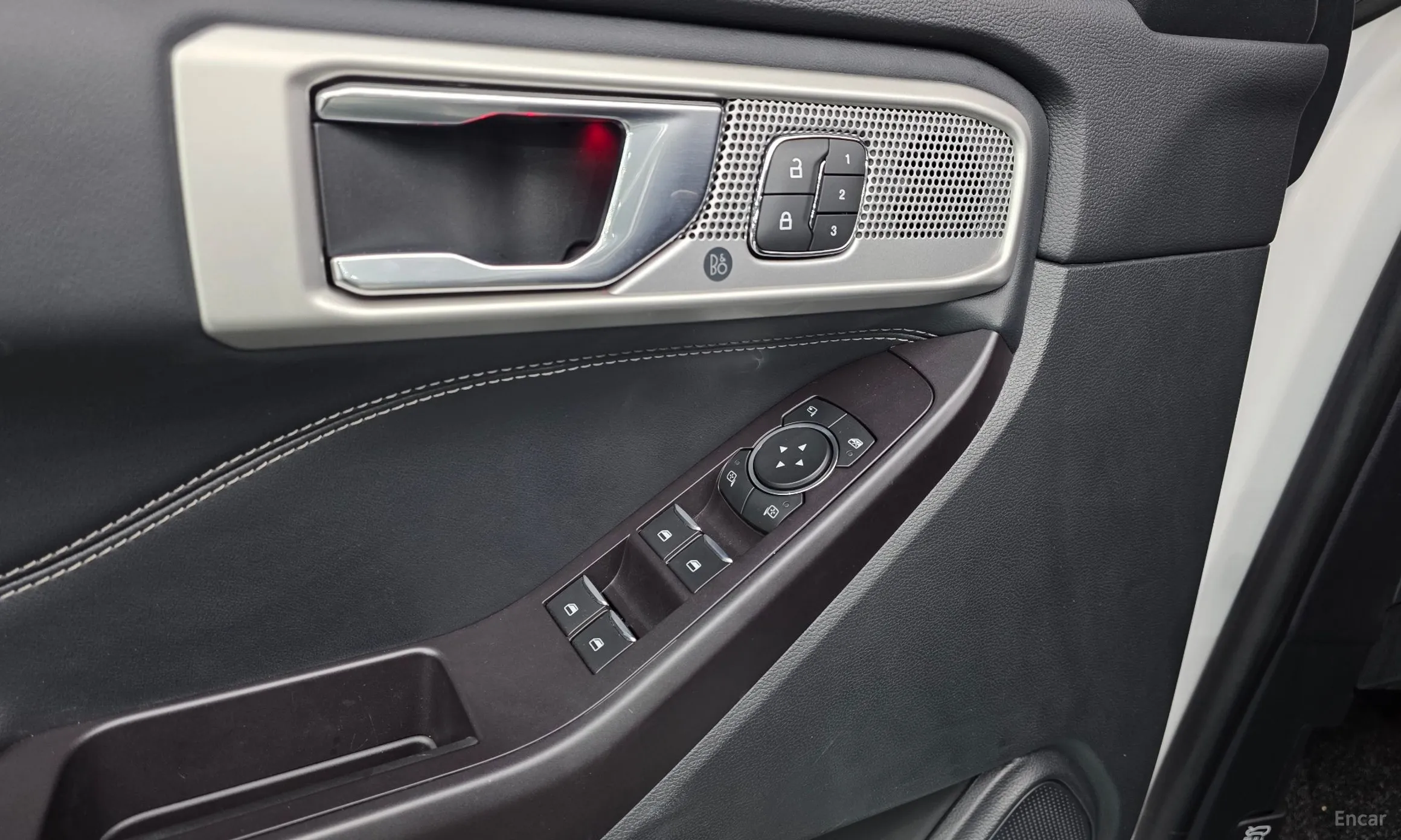 Ford Explorer 6th Generation превью 19