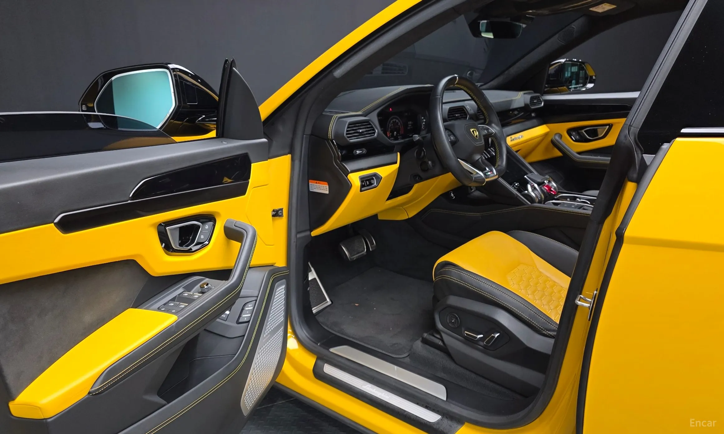 Lamborghini Urus превью 10