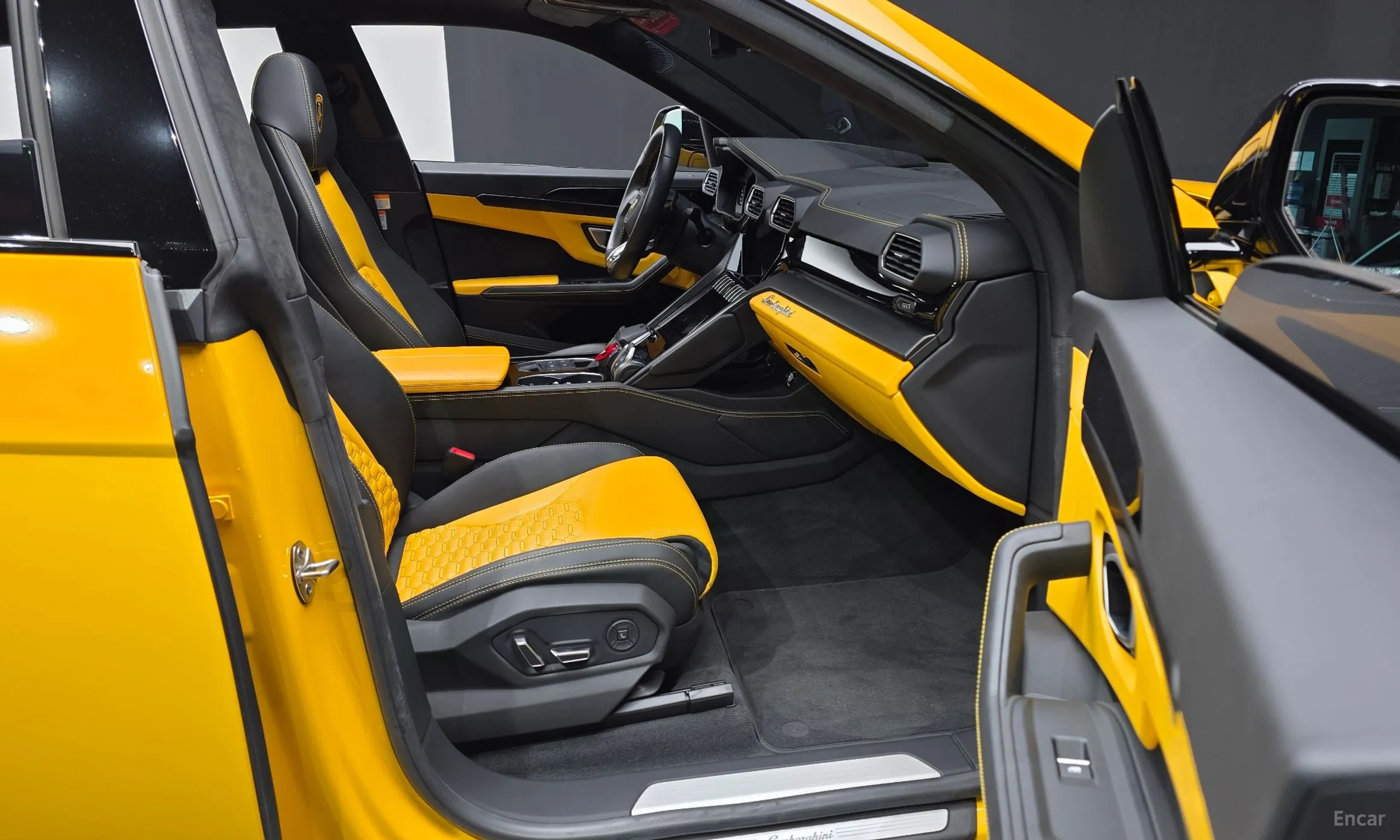 Lamborghini Urus превью 11