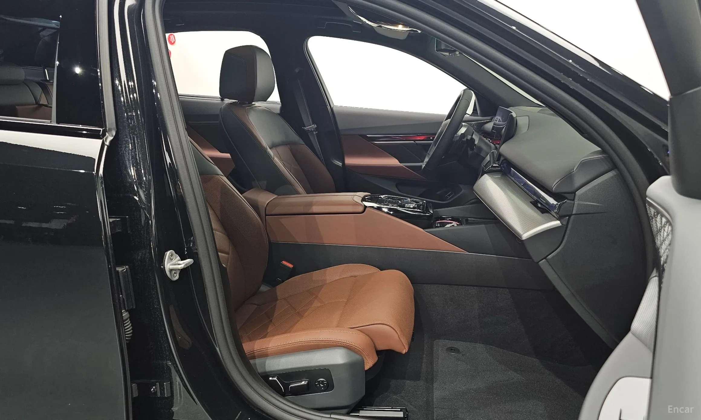 BMW 5 Series (G60) превью 10