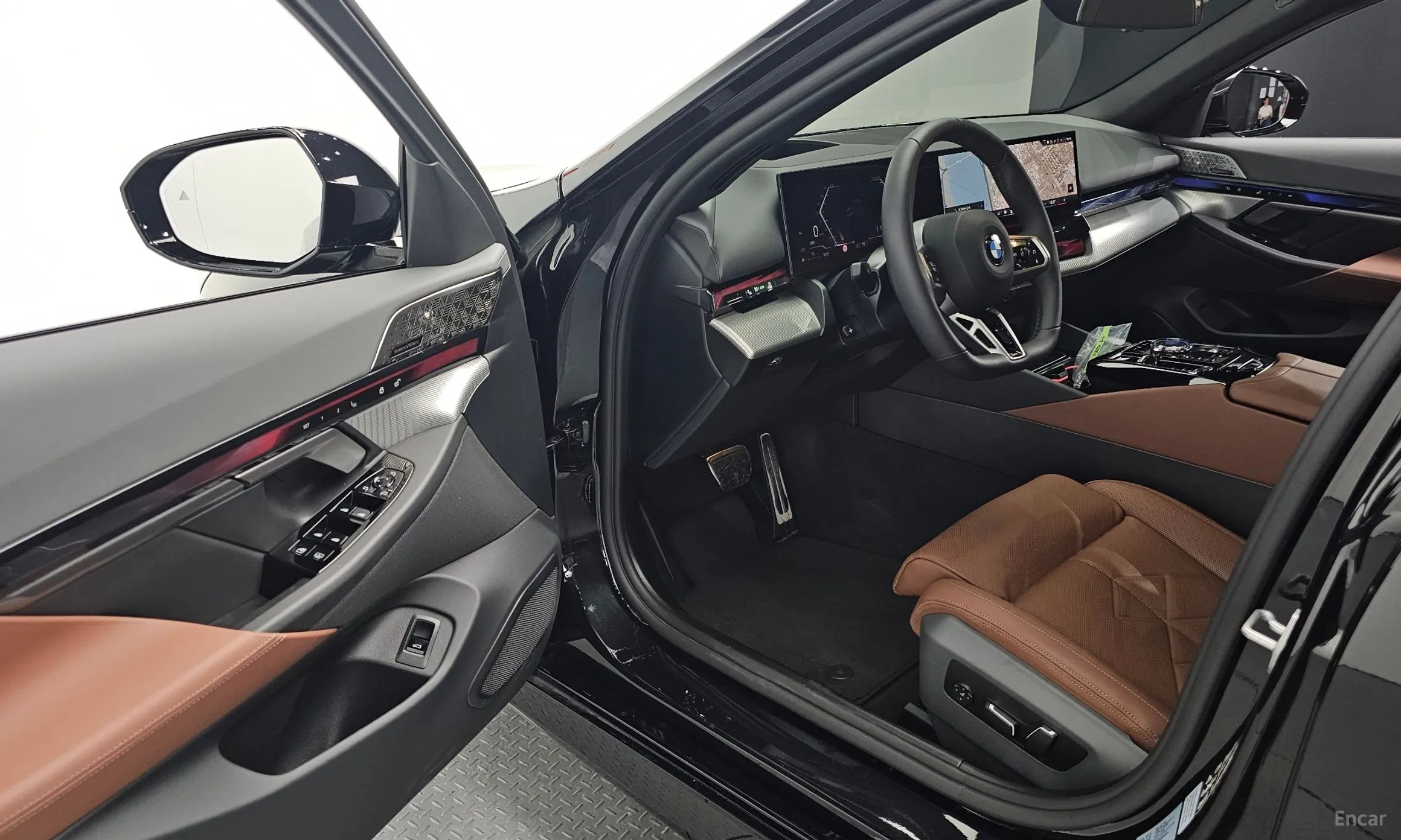 BMW 5 Series (G60) превью 11