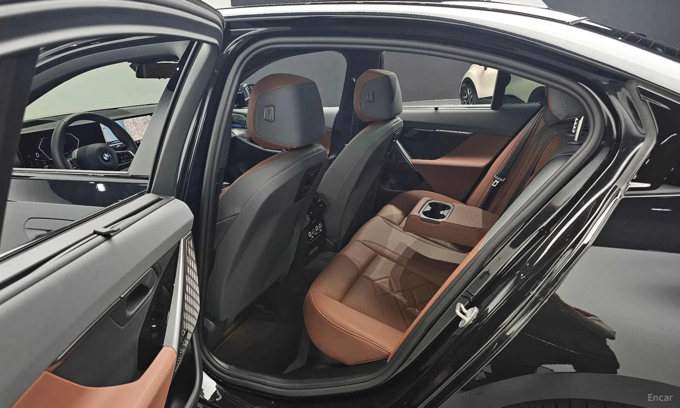 BMW 5 Series (G60) превью 12
