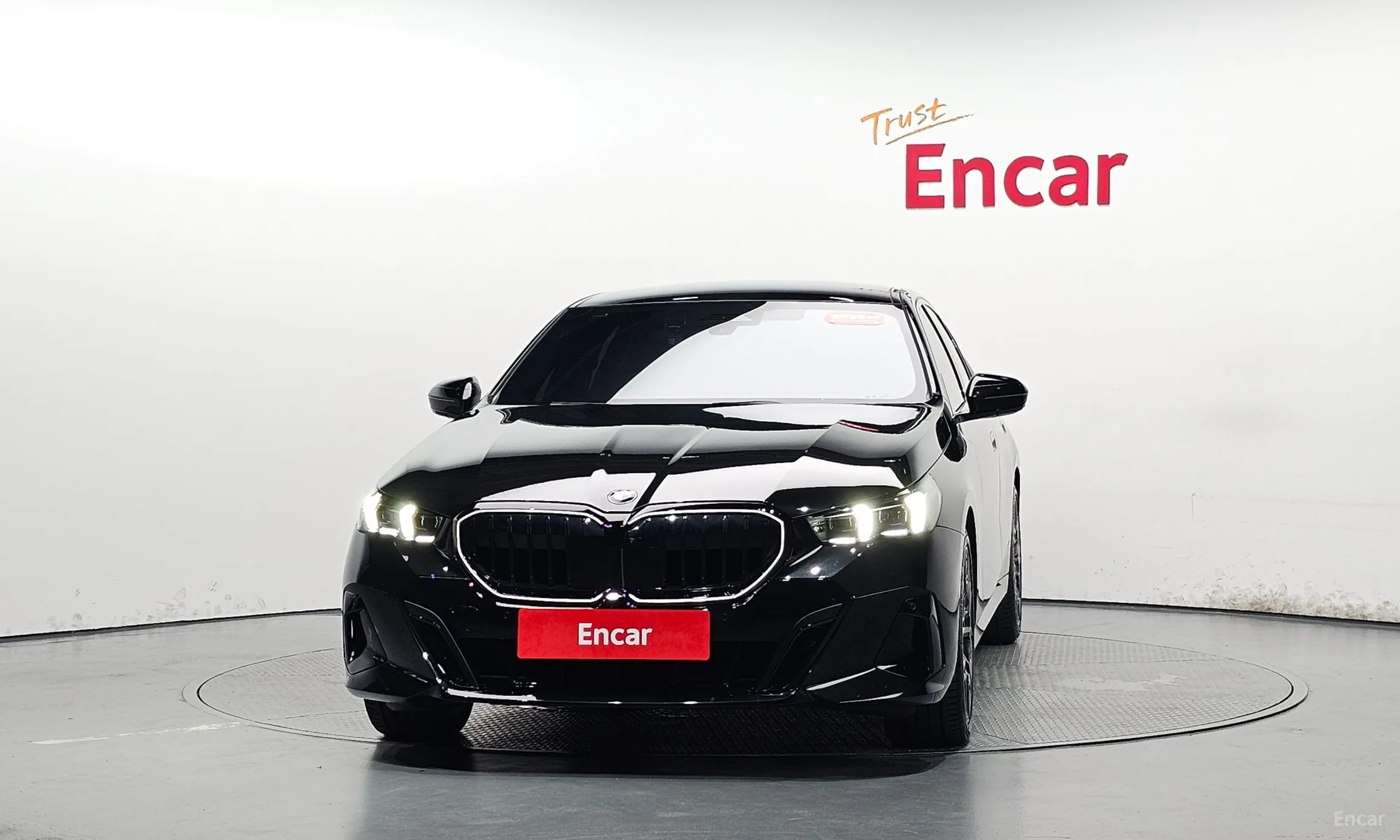 BMW 5 Series (G60) превью 3
