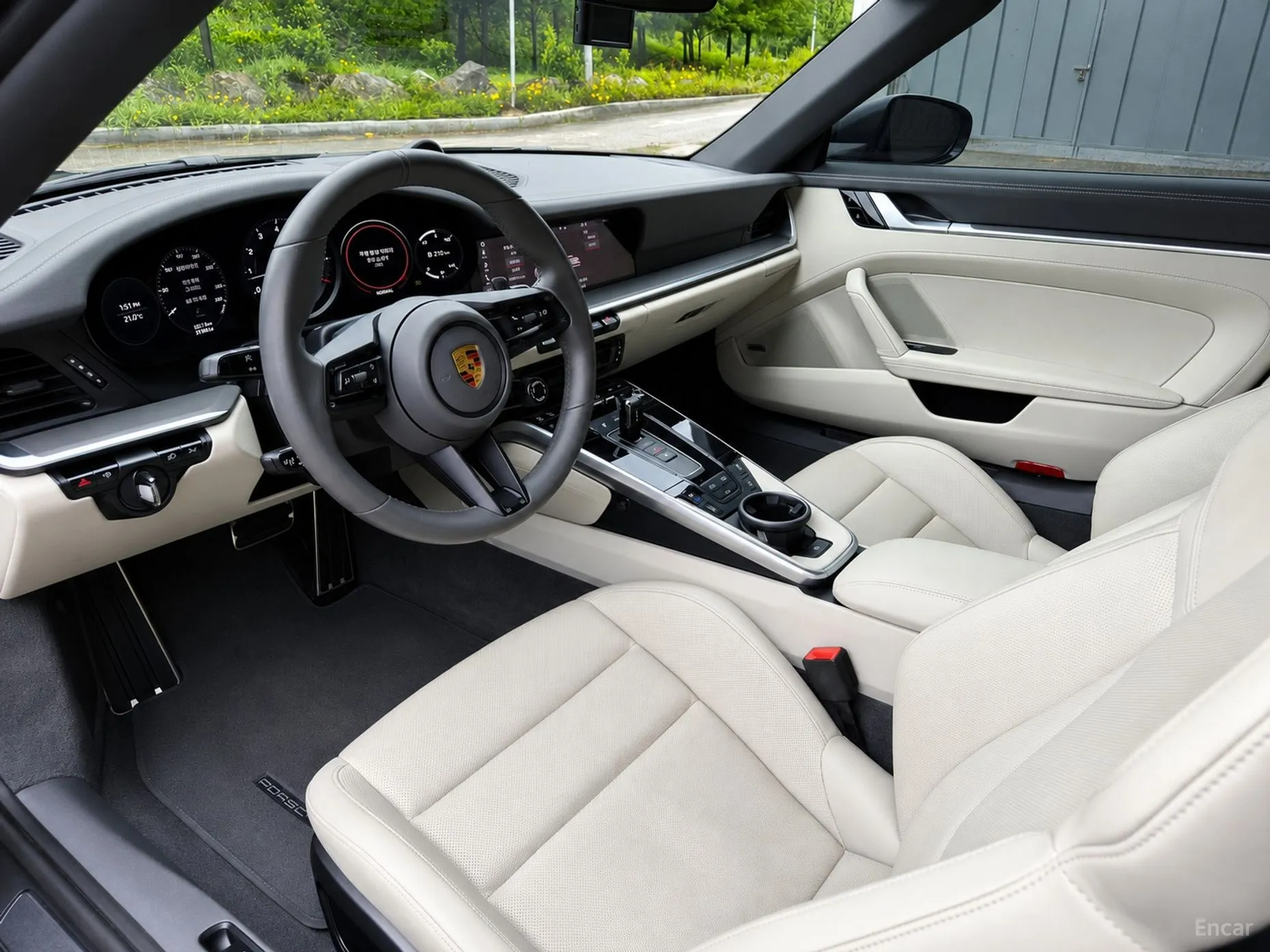 Porsche 911 (992) превью 12