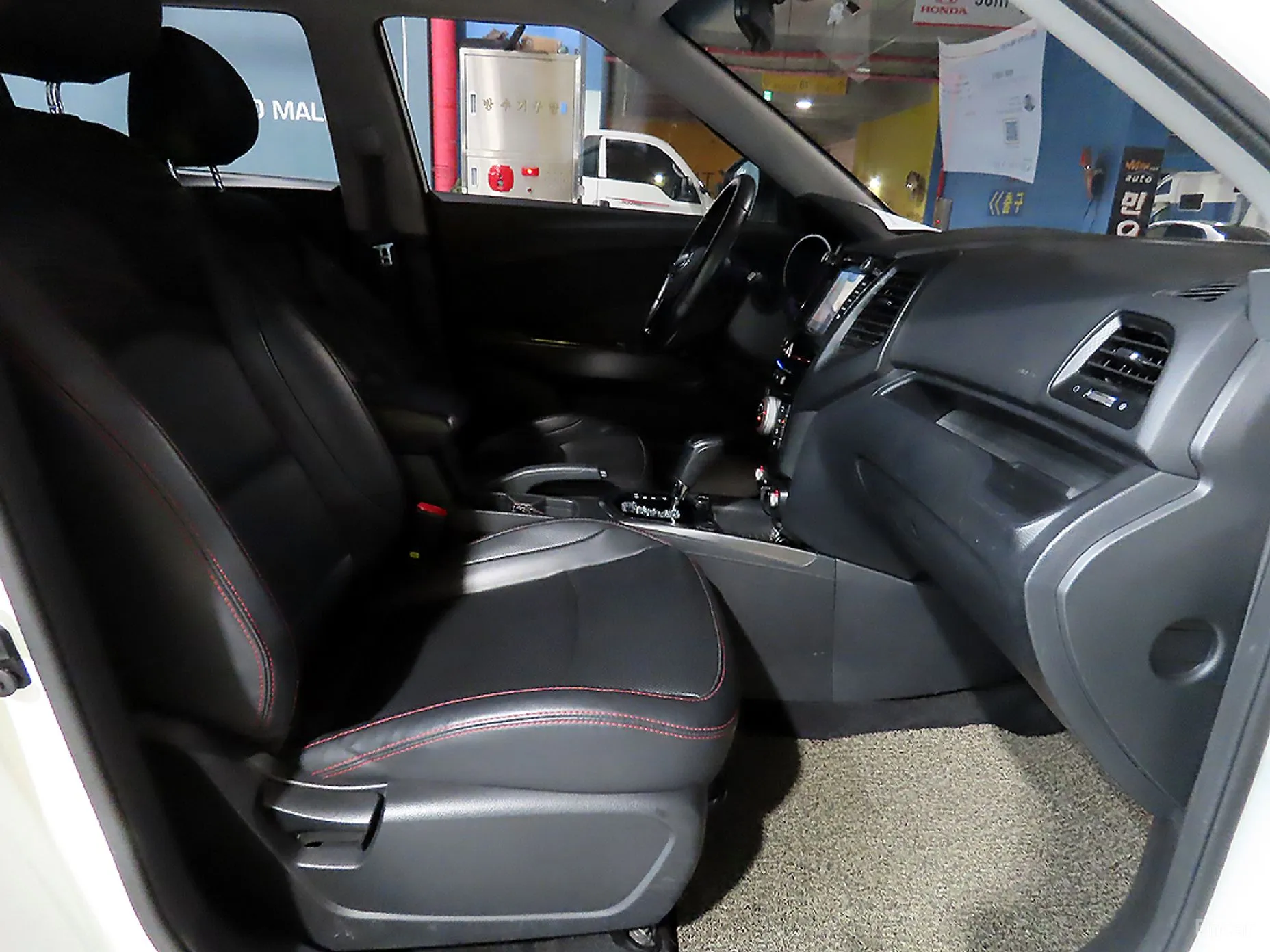 KG Mobility (SsangYong) Tivoli Air превью 11