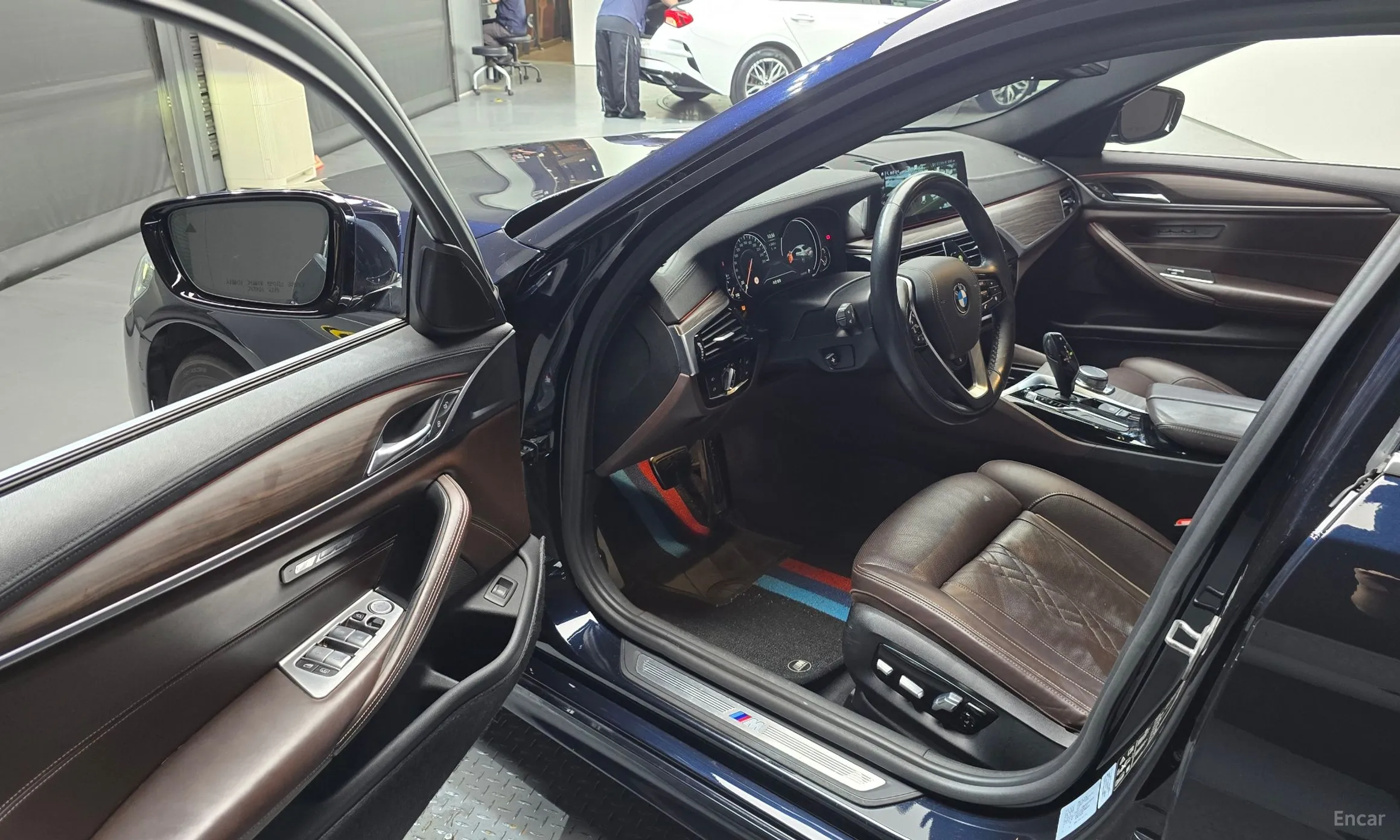 BMW 5 Series (G30) превью 10