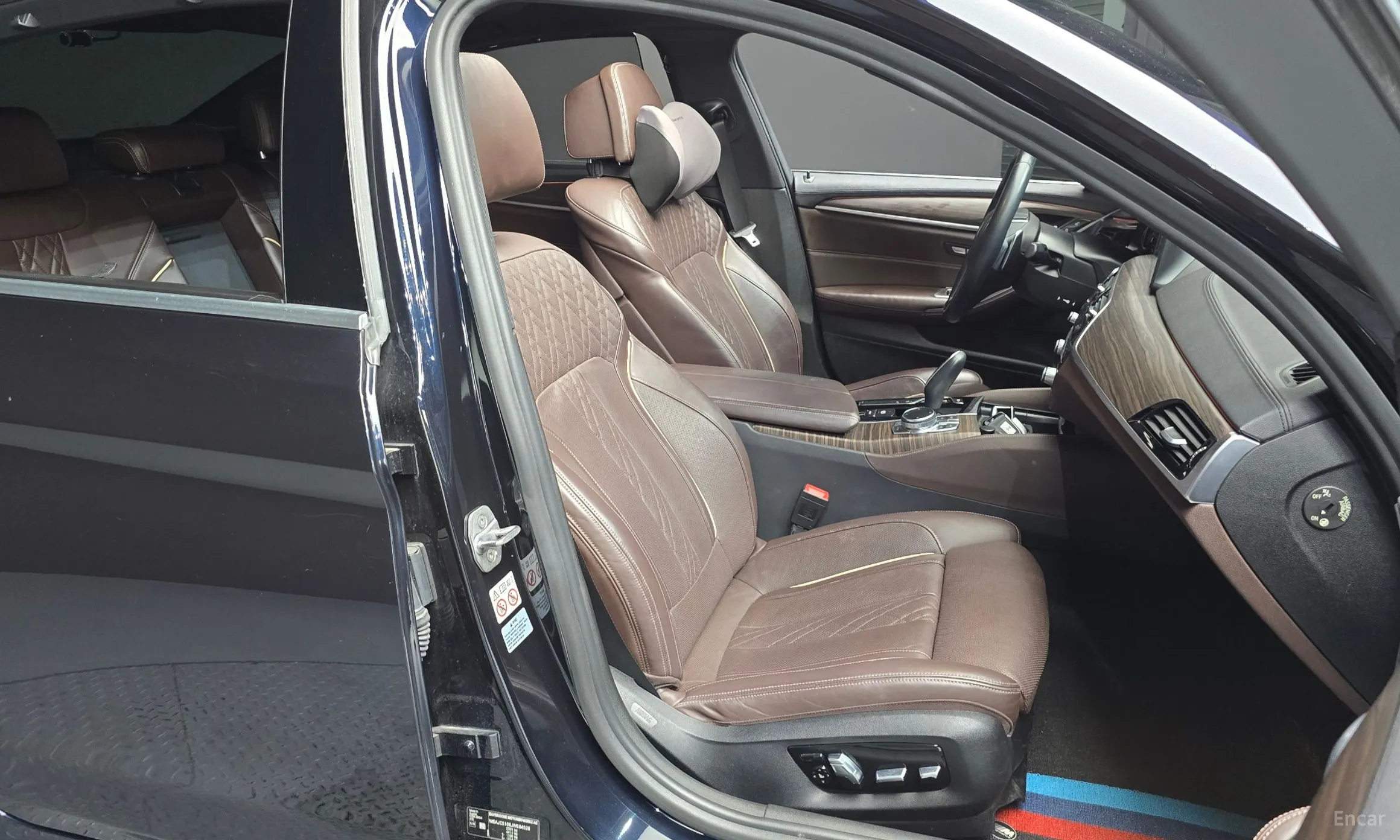 BMW 5 Series (G30) превью 12