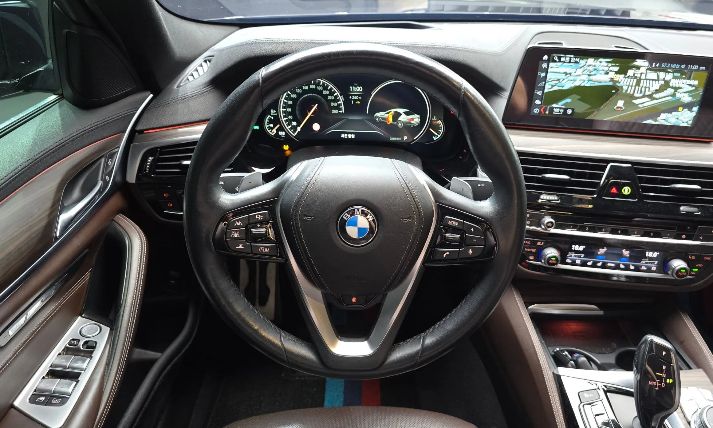 BMW 5 Series (G30) превью 13