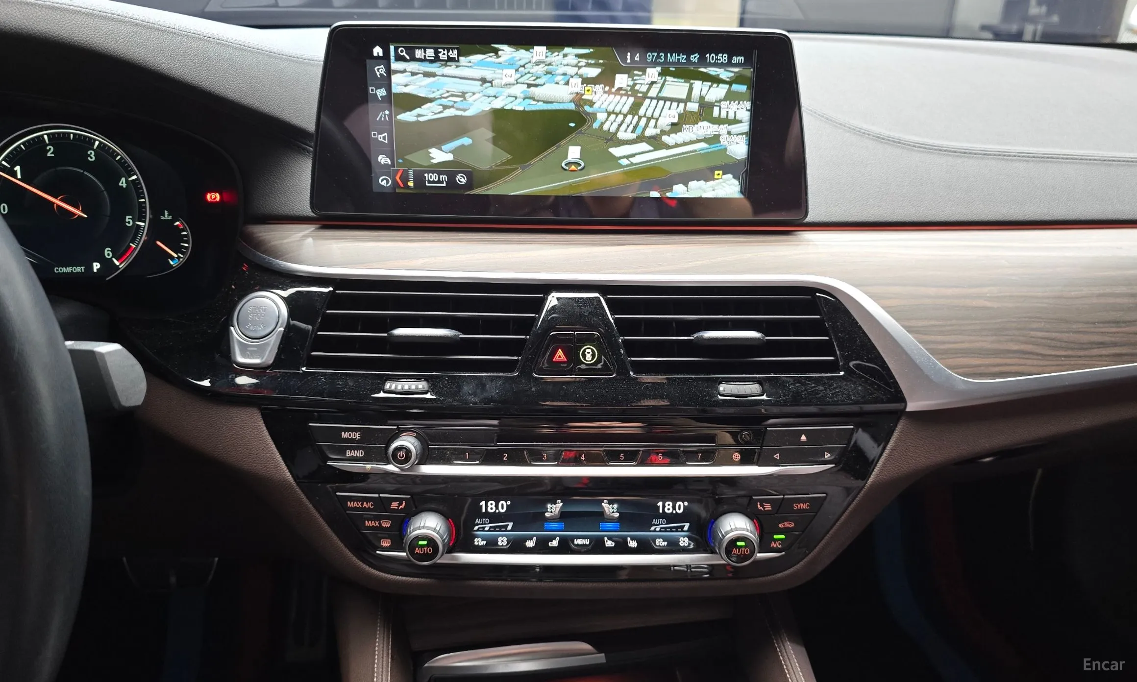 BMW 5 Series (G30) превью 19