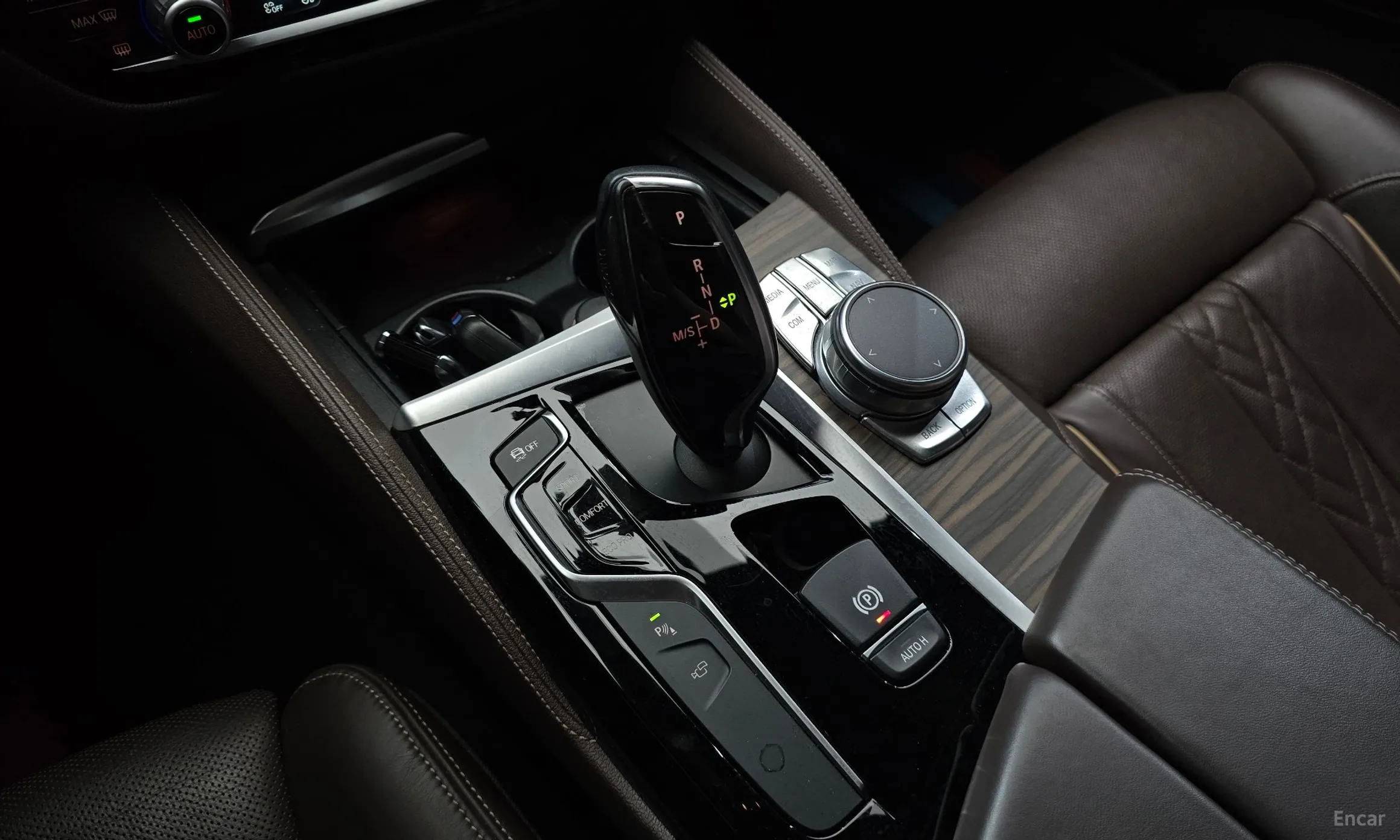 BMW 5 Series (G30) превью 9
