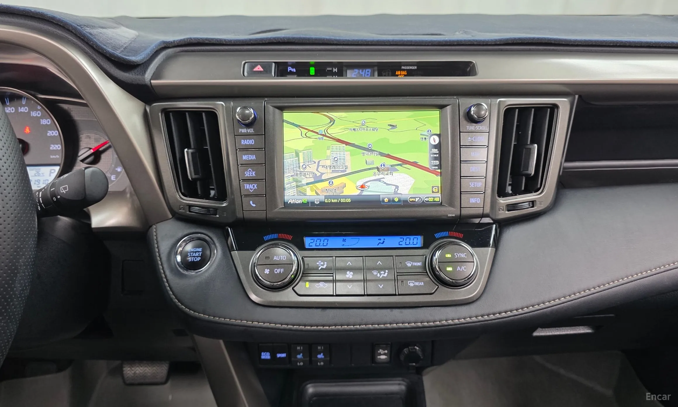Toyota RAV4 превью 13