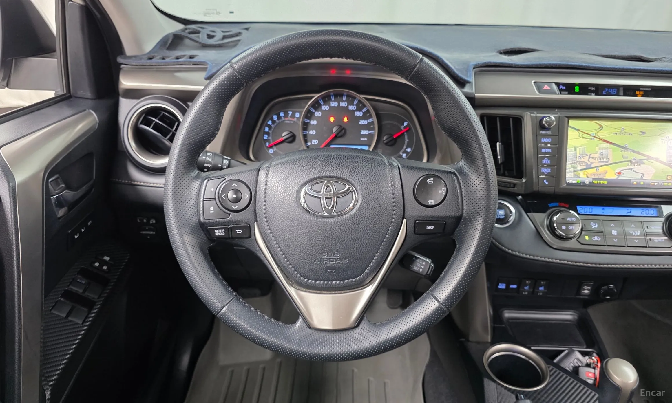 Toyota RAV4 превью 14