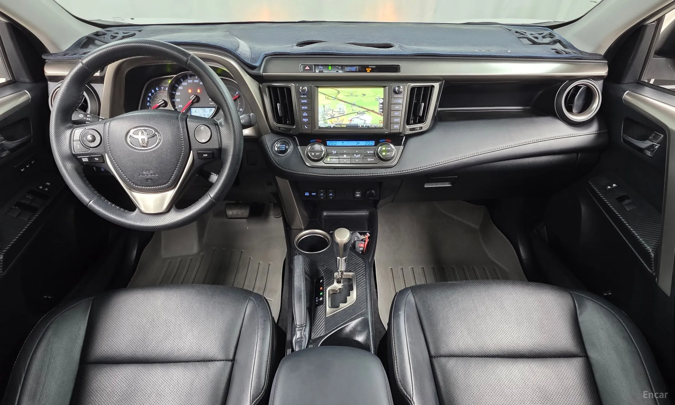 Toyota RAV4 превью 7