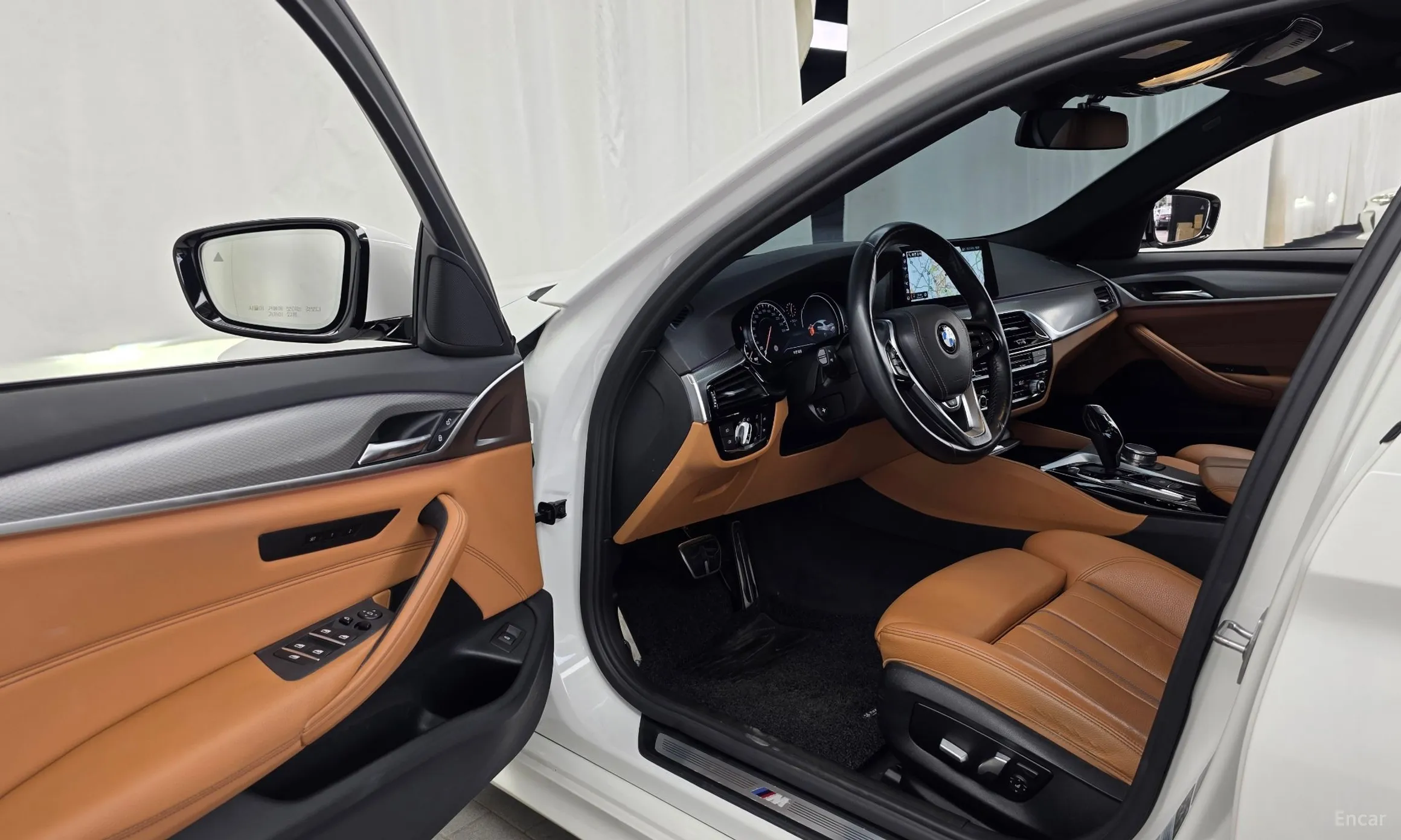 BMW 5 Series (G30) превью 10