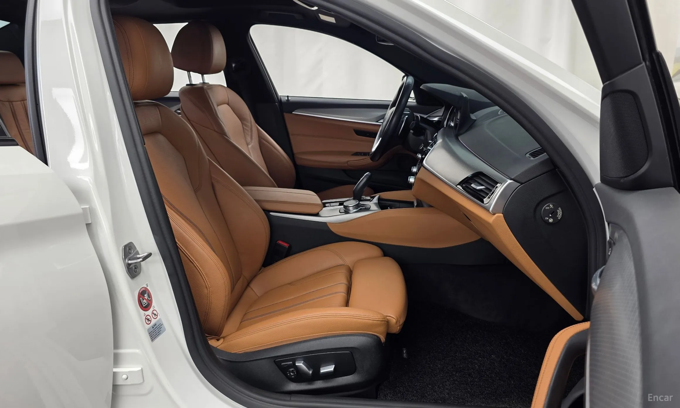 BMW 5 Series (G30) превью 11