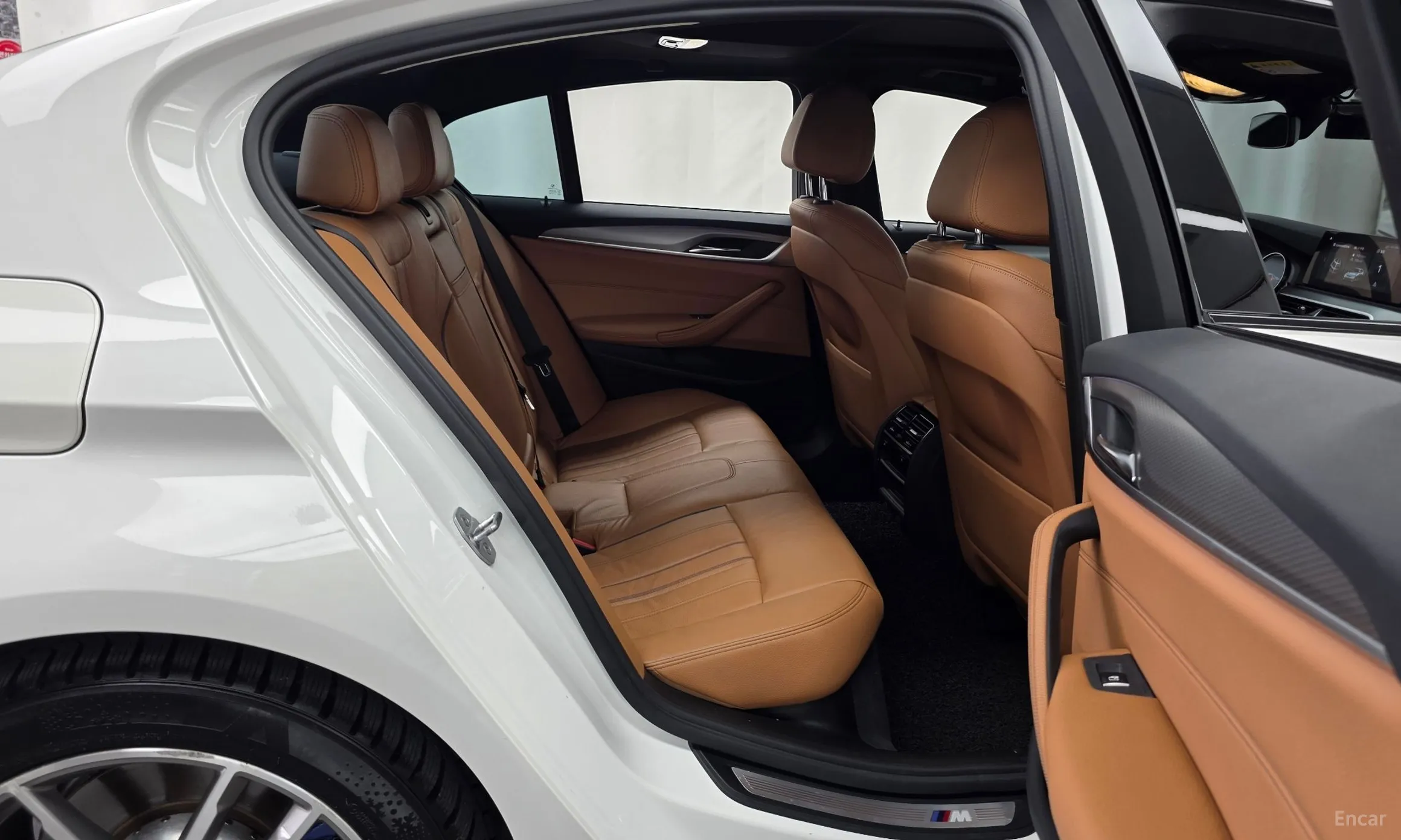 BMW 5 Series (G30) превью 12