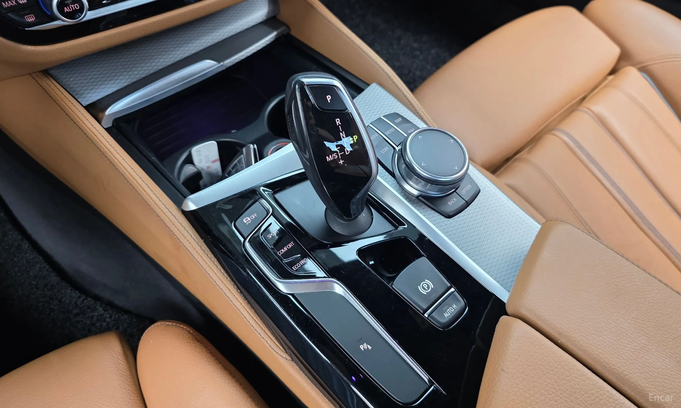 BMW 5 Series (G30) превью 9