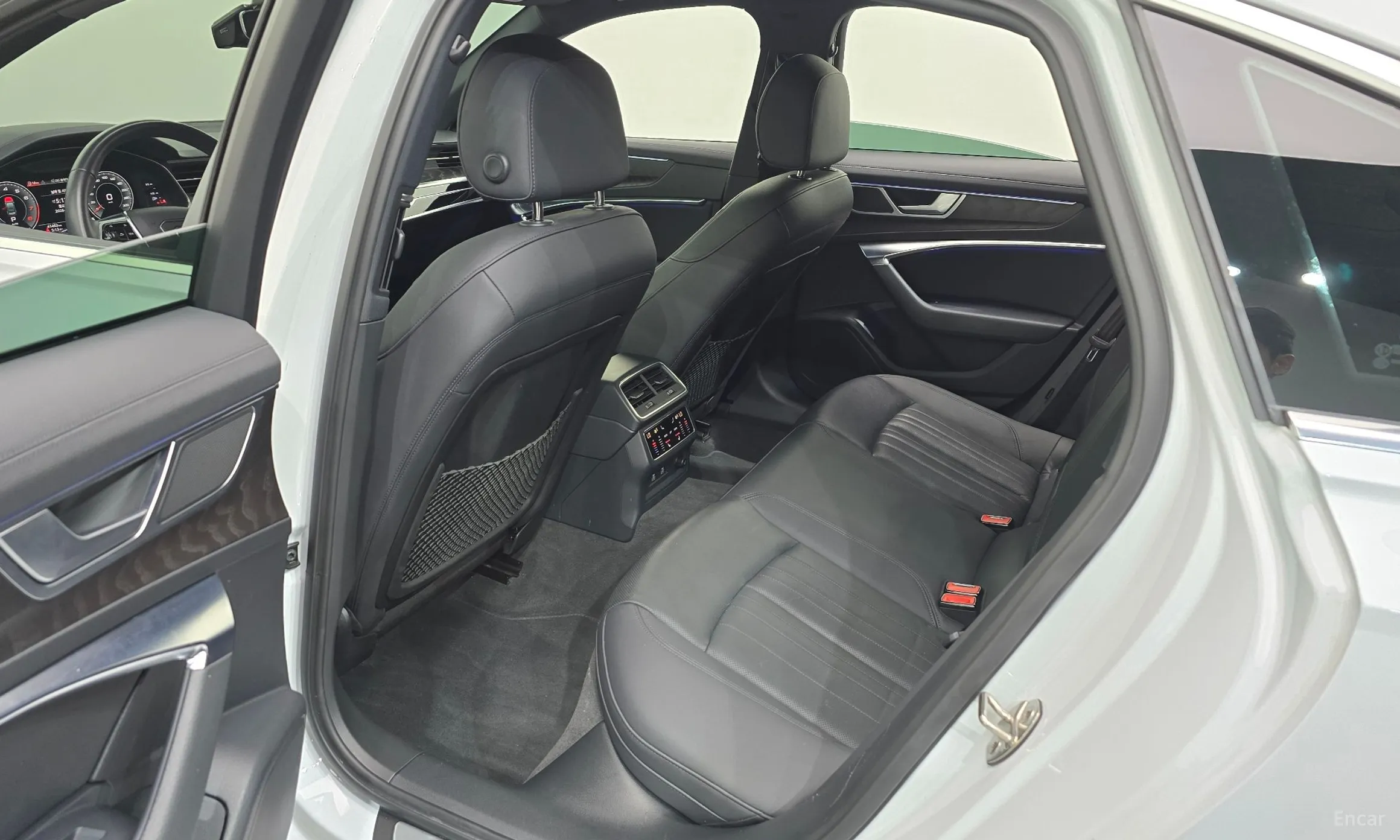 Audi A6 (C8) превью 11