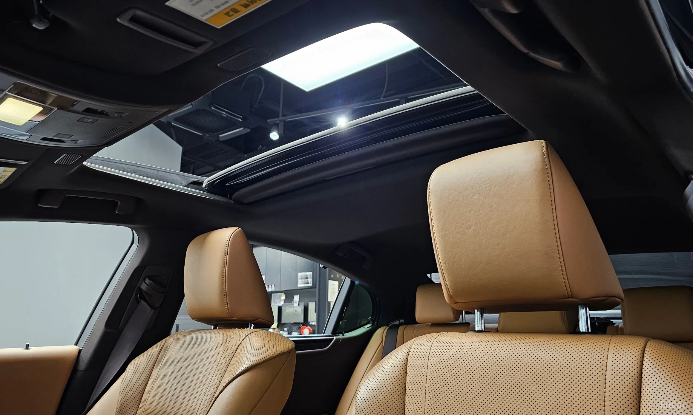 Lexus ES300h 7th Generation превью 16