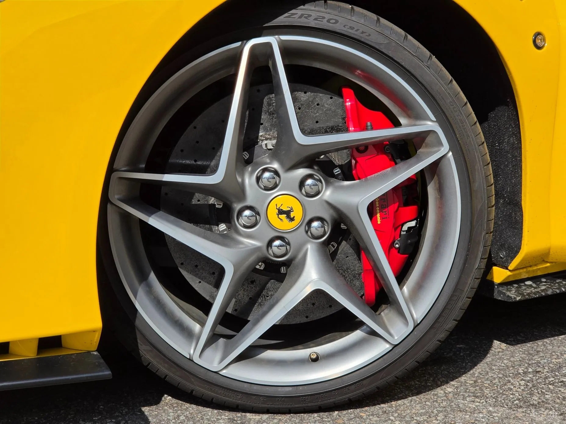 Ferrari F8 Tributo превью 5