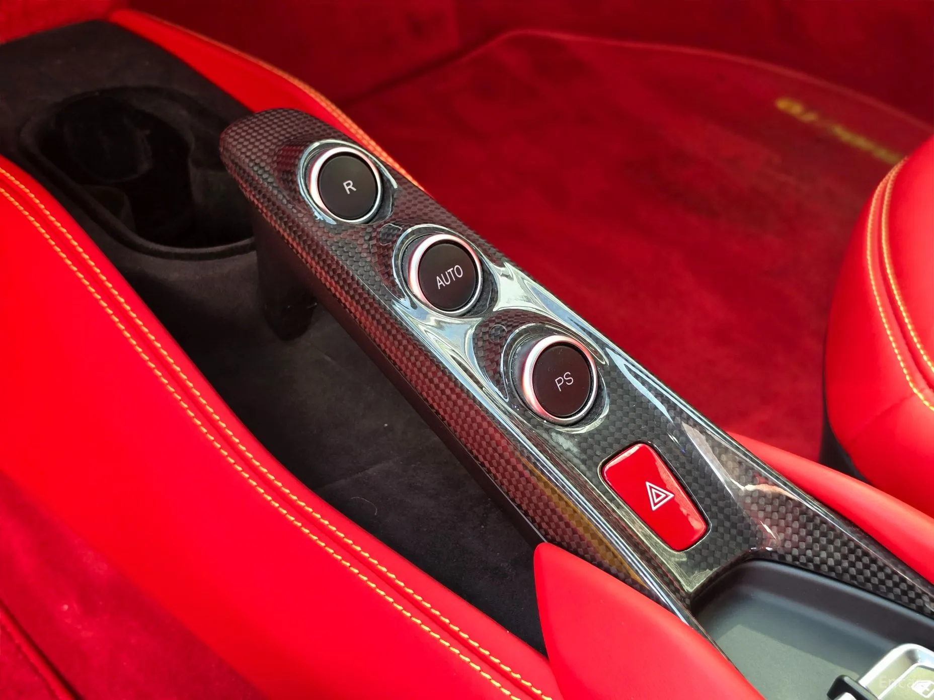 Ferrari F8 Tributo превью 9
