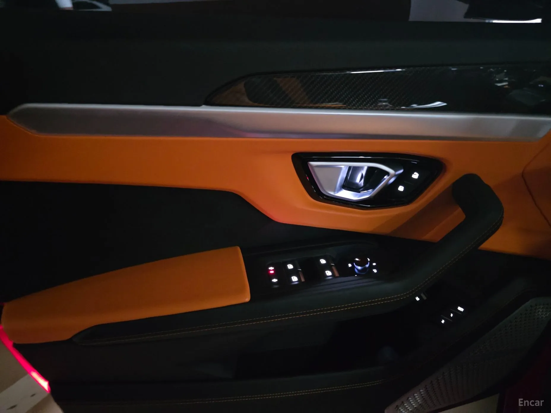 Lamborghini Urus превью 10