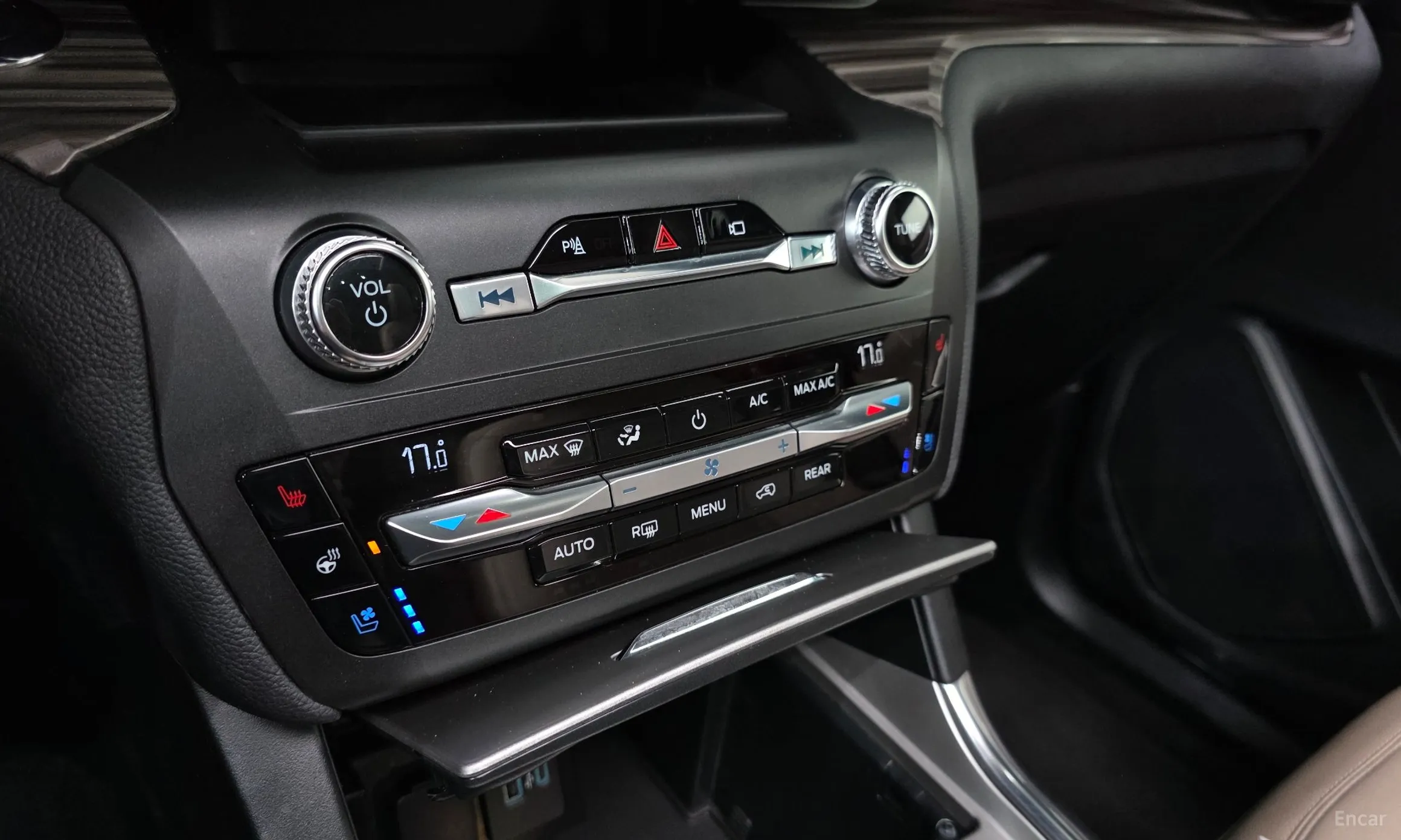 Ford Explorer 6th Generation превью 17