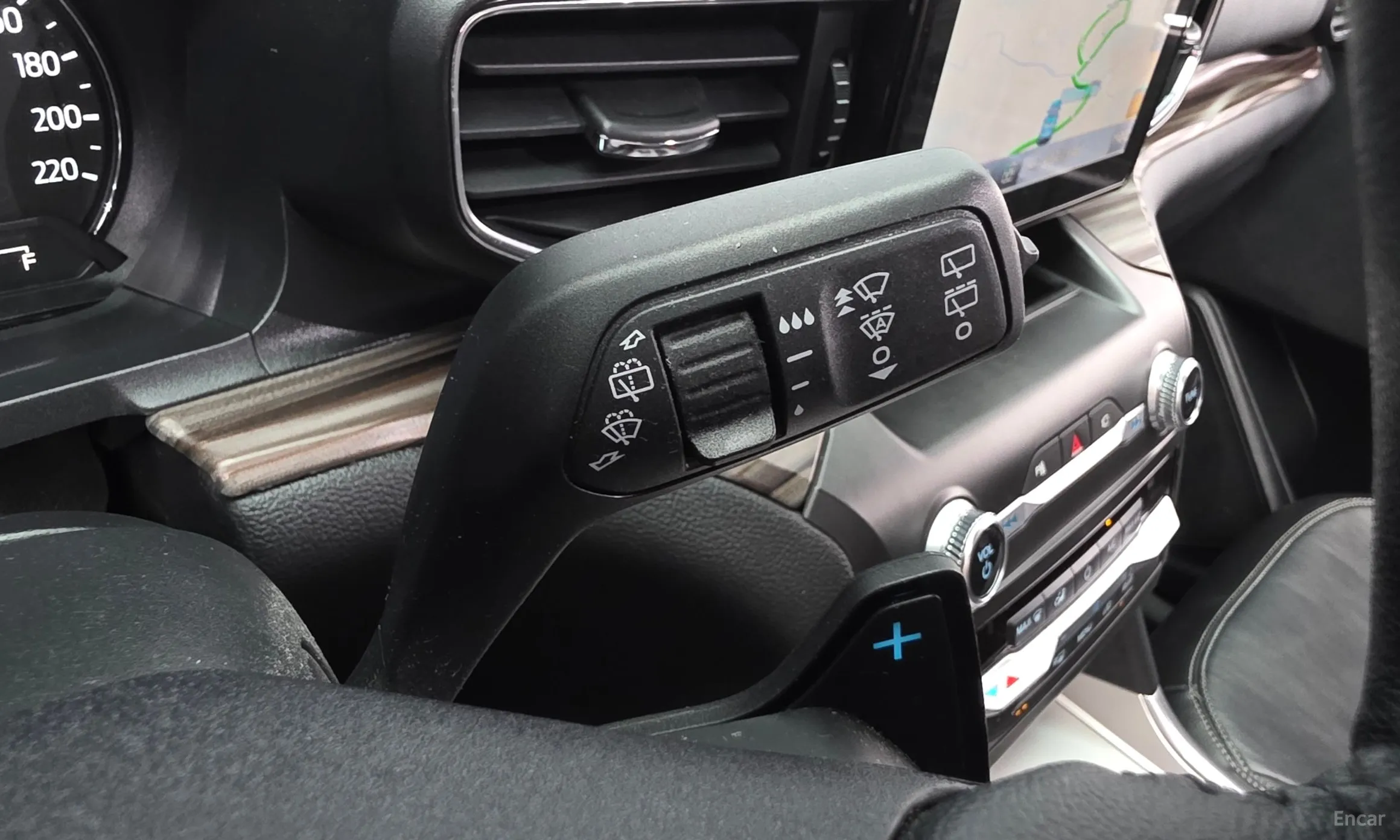 Ford Explorer 6th Generation превью 19