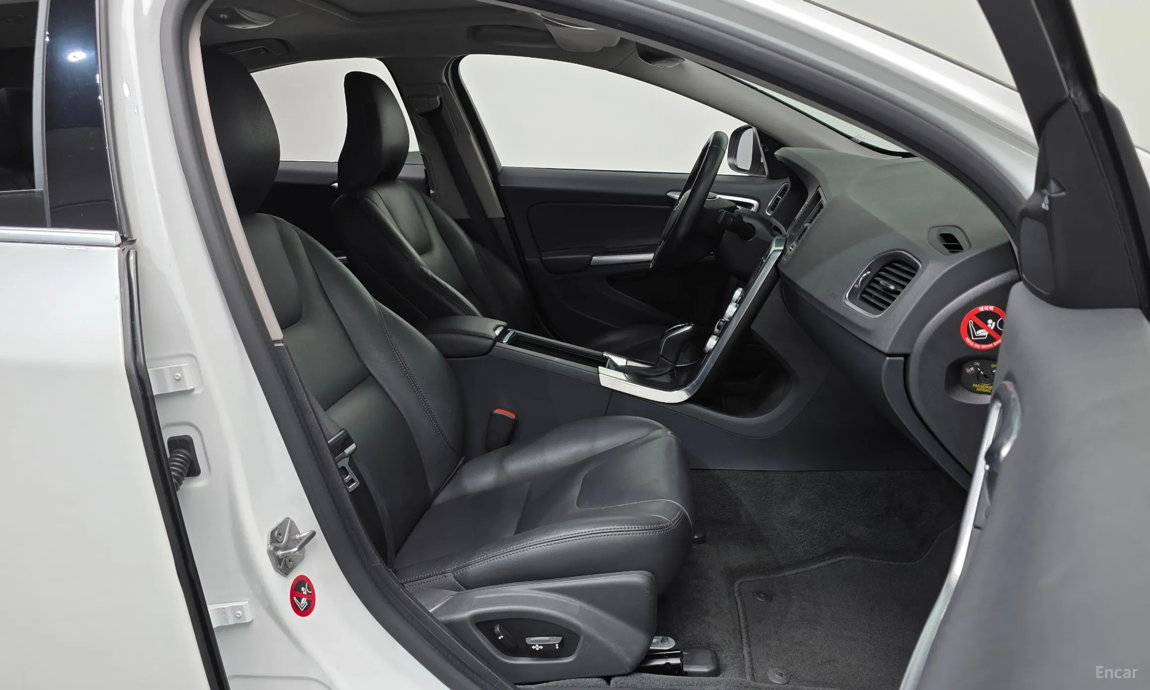 Volvo S60 превью 11