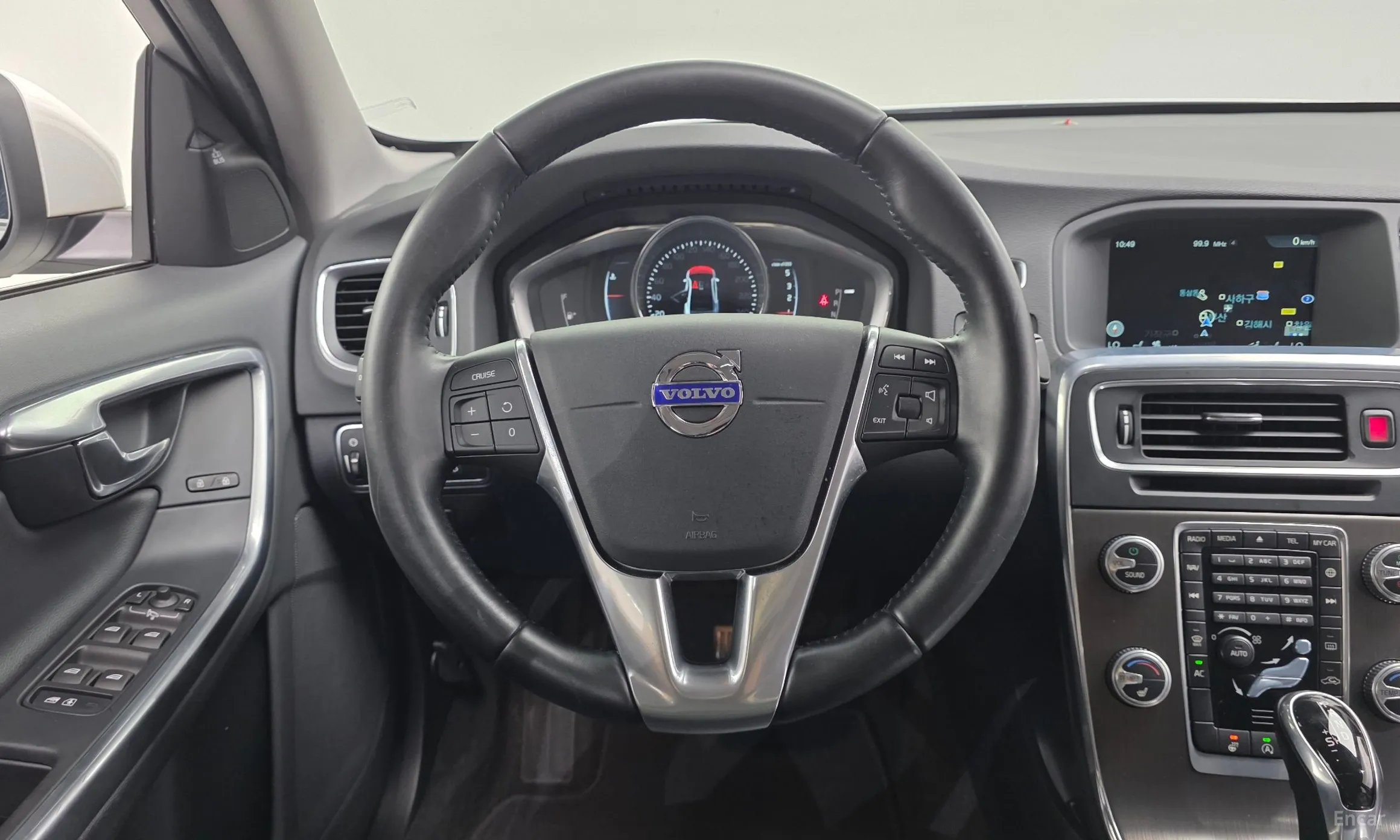 Volvo S60 превью 13